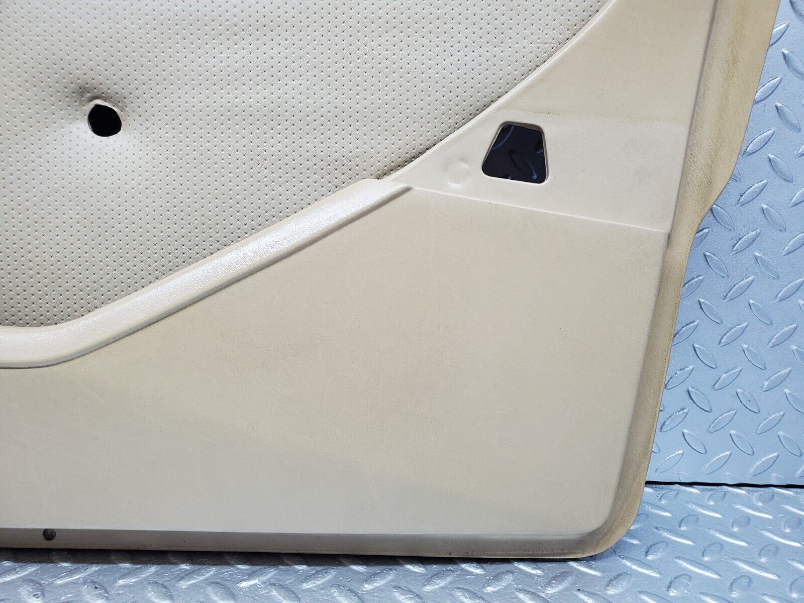 45718 Mercedes-Benz W126 420SE Front Right Door Card Beige 1267270270