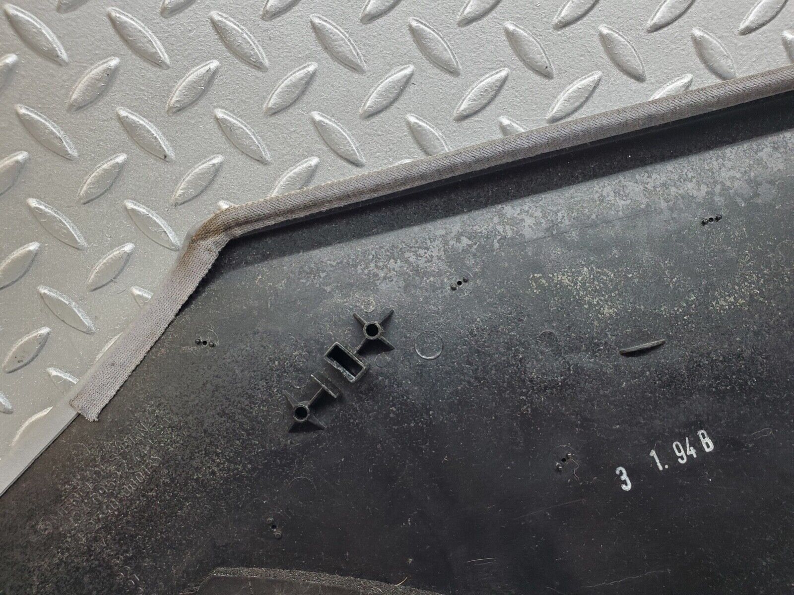 44638 Mercedes-Benz W124 220E C Pillar Cover Panel Left Side Grey 1246950730