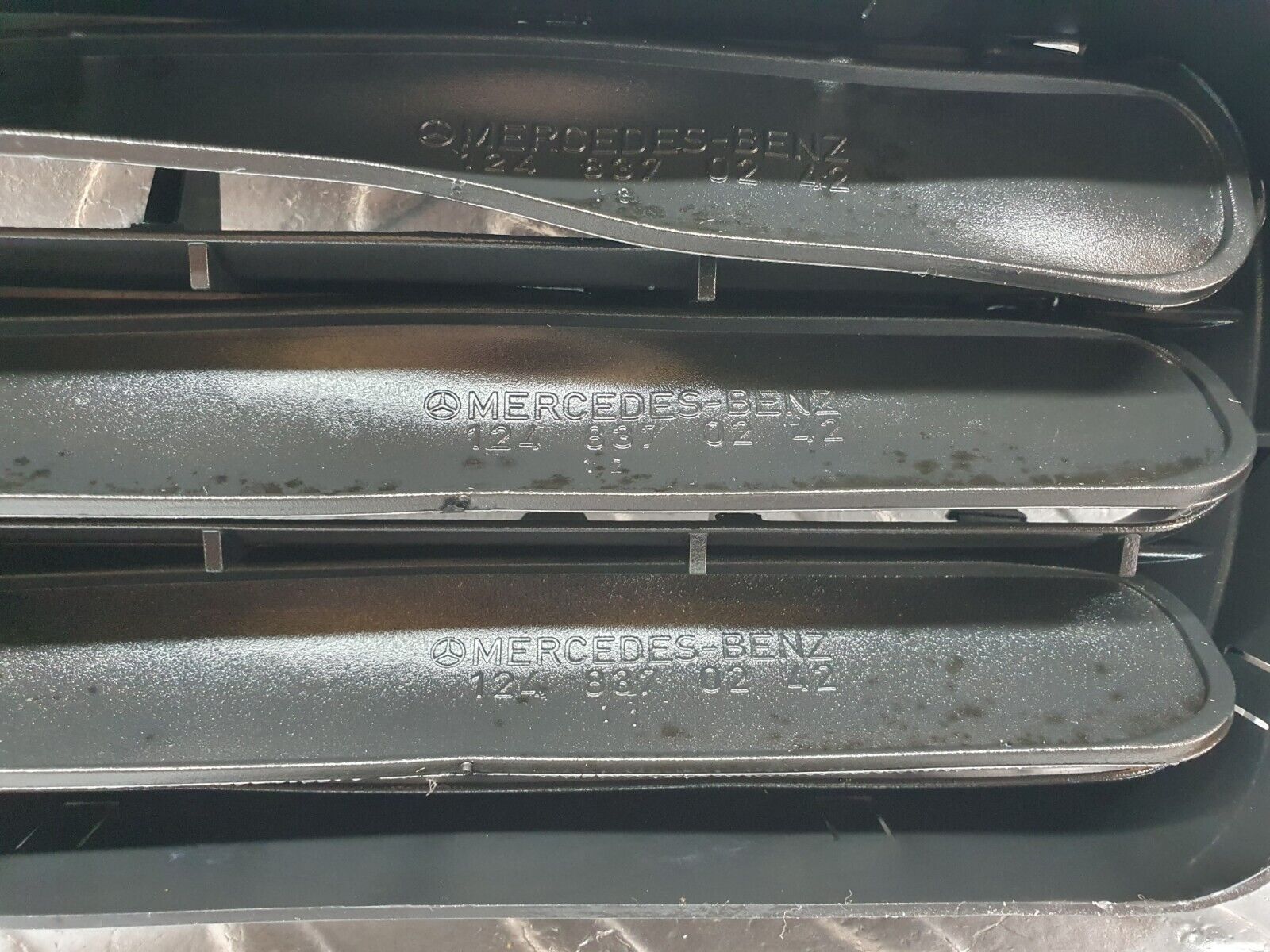 42493 Mercedes-Benz R129 320SL Coupe Air Intake Vent 1248370230 1248370242