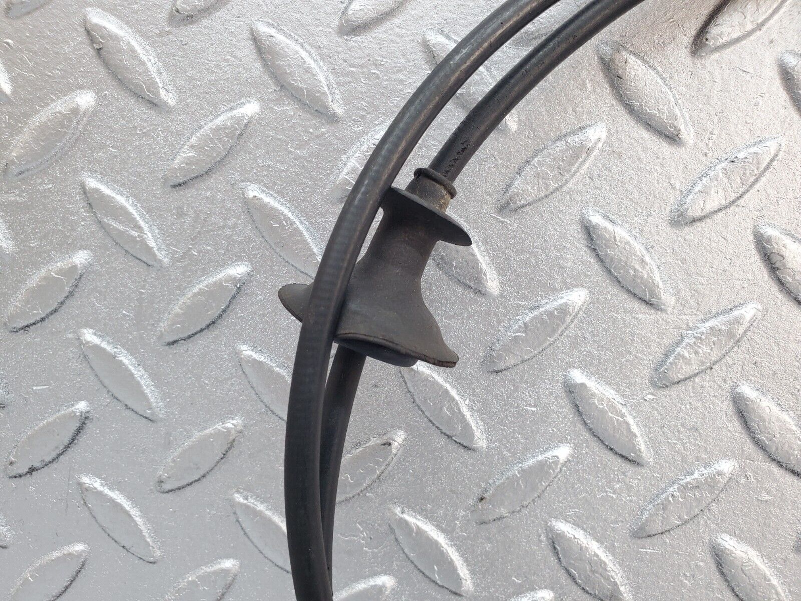 44421 Mercedes-Benz W123 280E Bonnet Release Cable 1239970681