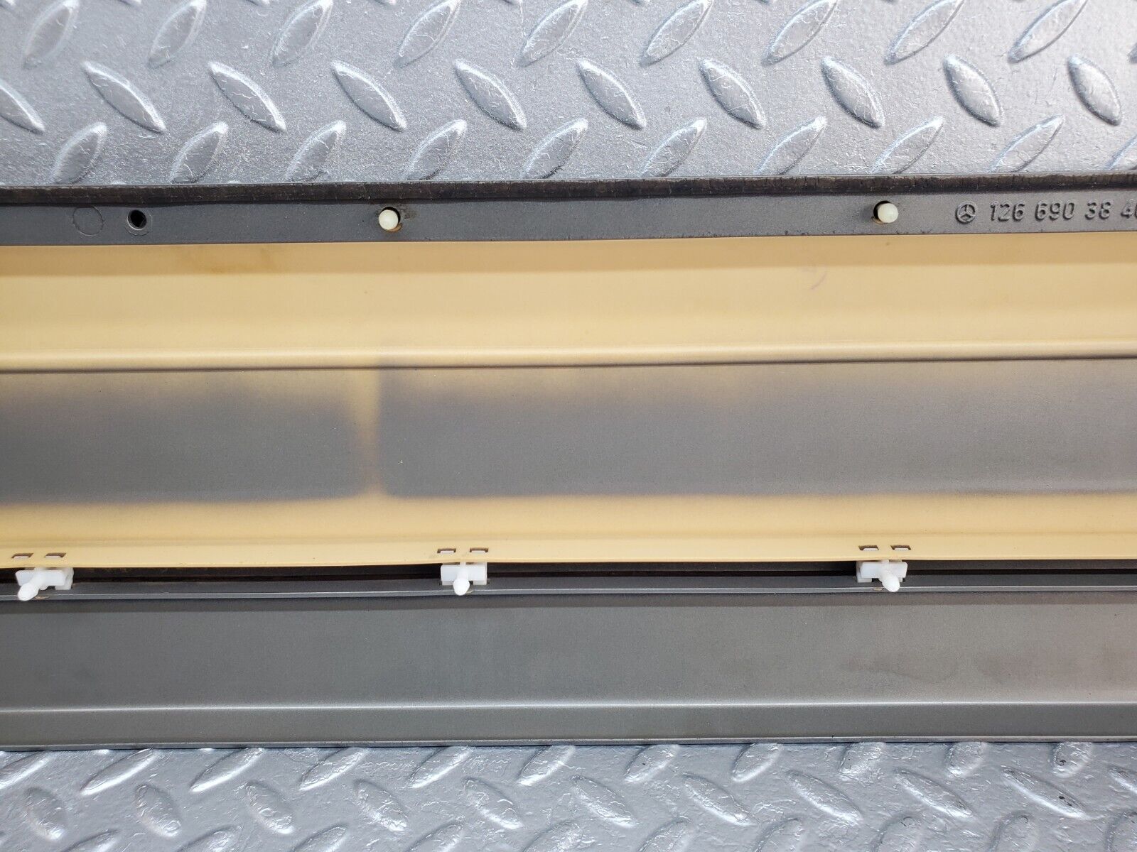 45704 Mercedes-Benz W126 420SE Front Right Door Moulding Trim 1266903840