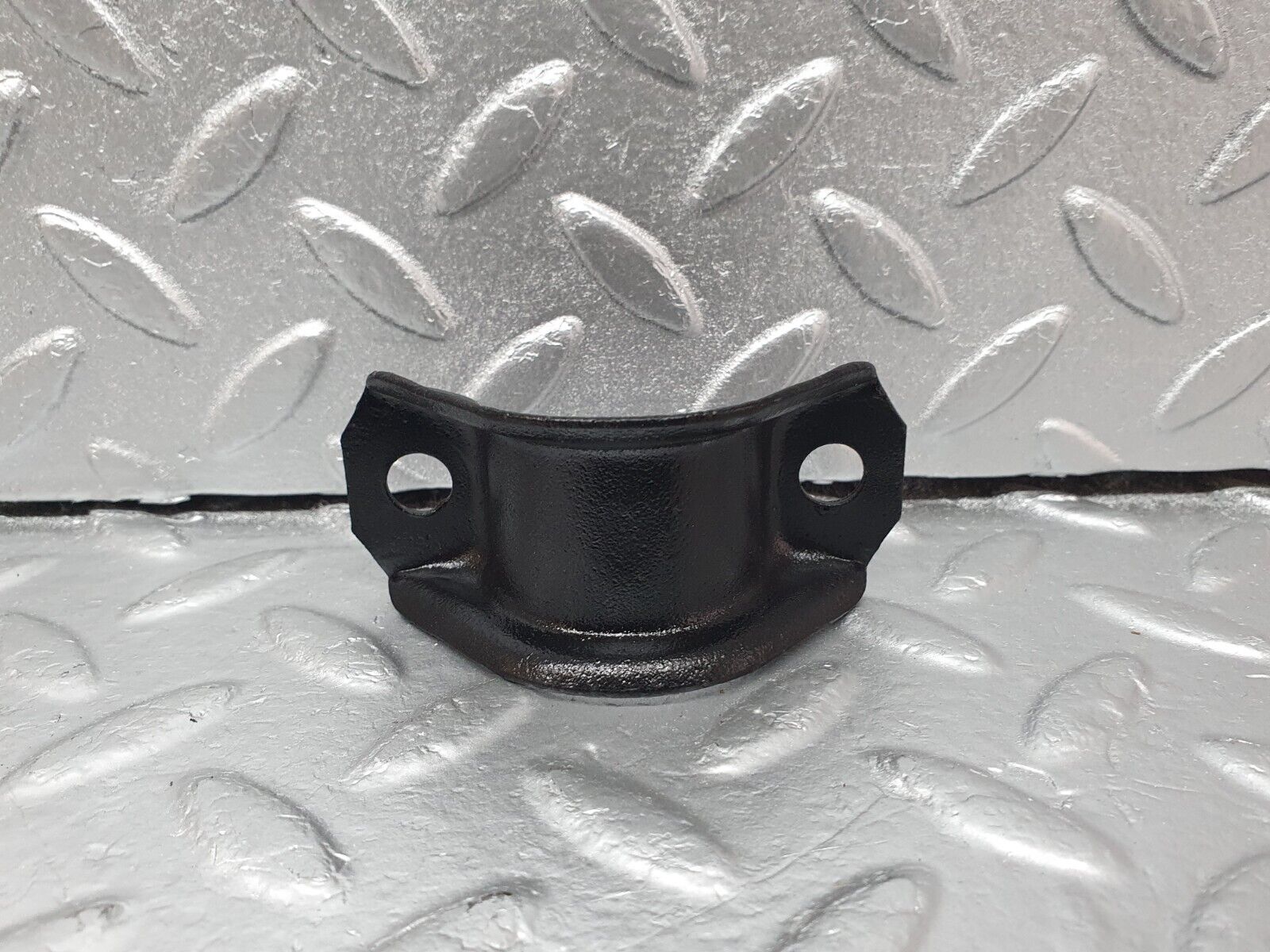 42119 Mercedes-Benz W202 C200 Anti Roll Bar Holder Bracket Front Left