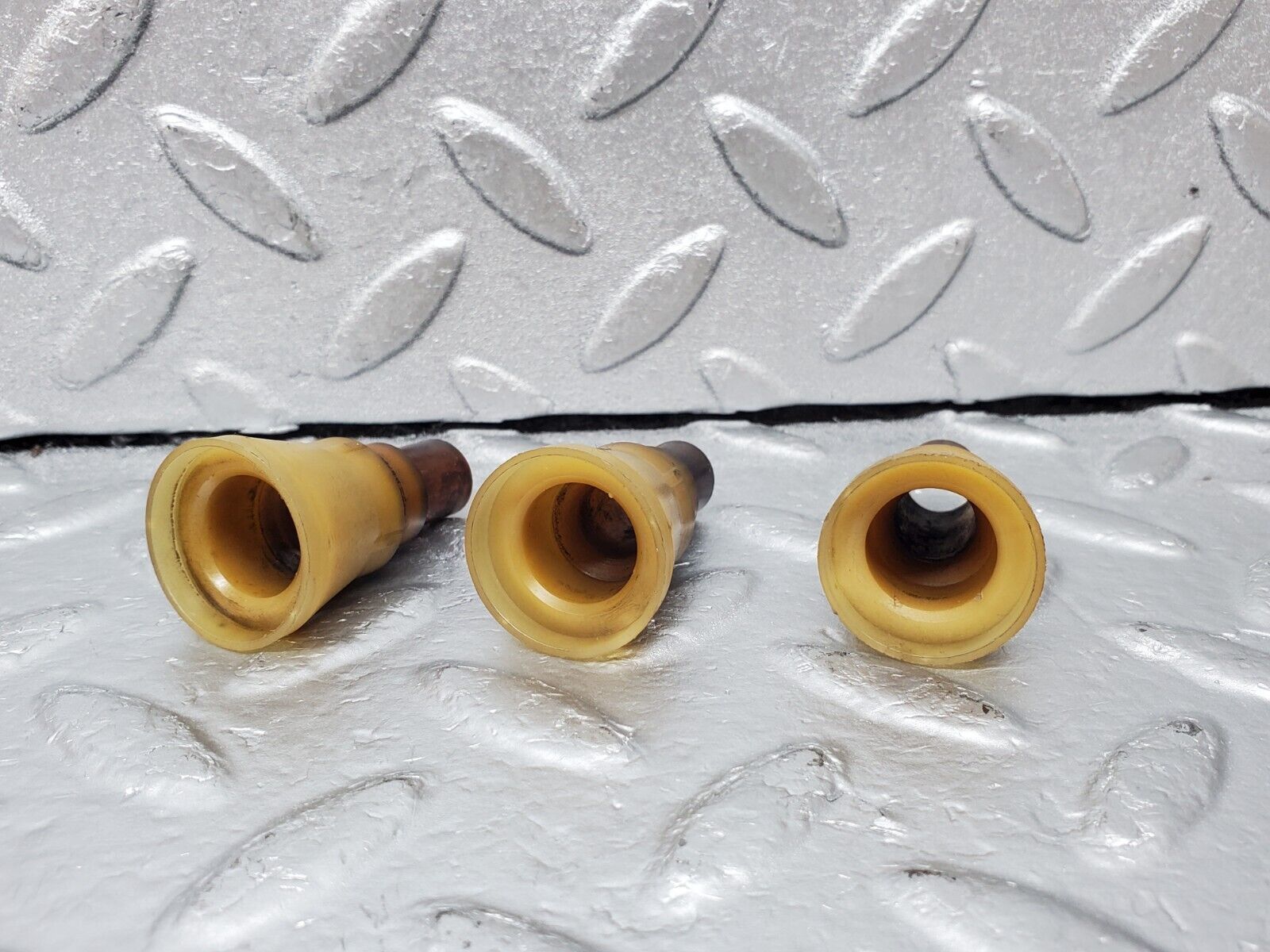 45444 Mercedes-Benz 280E M110.988 Fuel Injector Holder Set Plastic