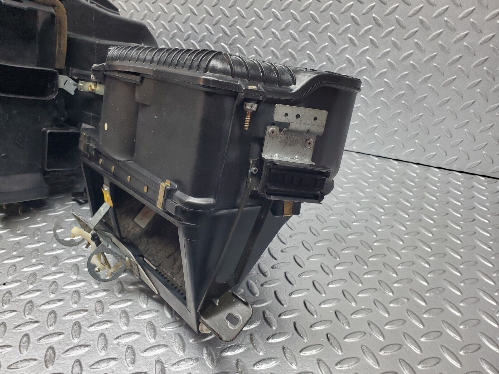 45897 Mercedes-Benz W126 420SE Heater Box Blower Housing Behr