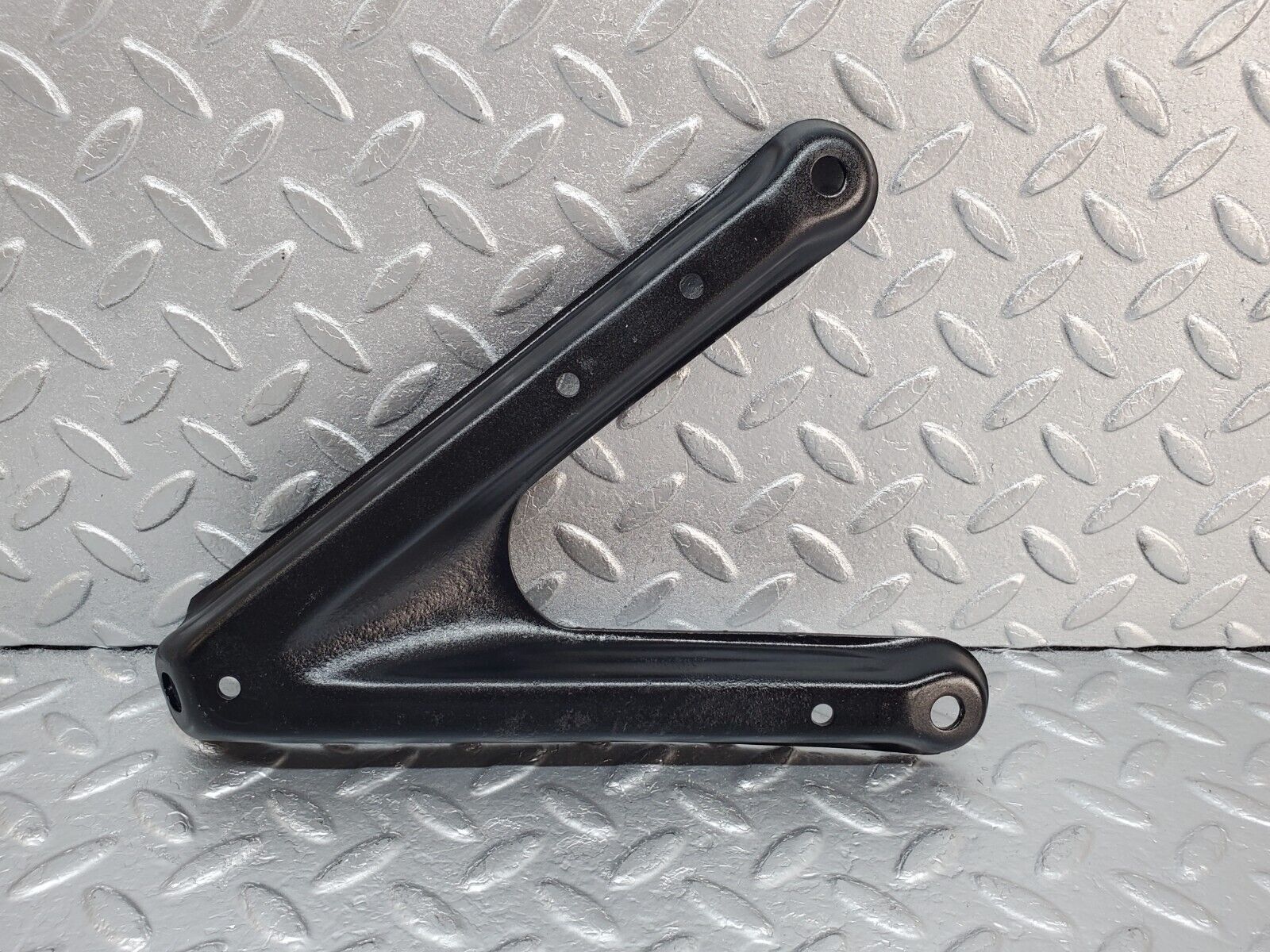 44810 Mercedes-Benz W124 220E Air Intake Manifold Bracket