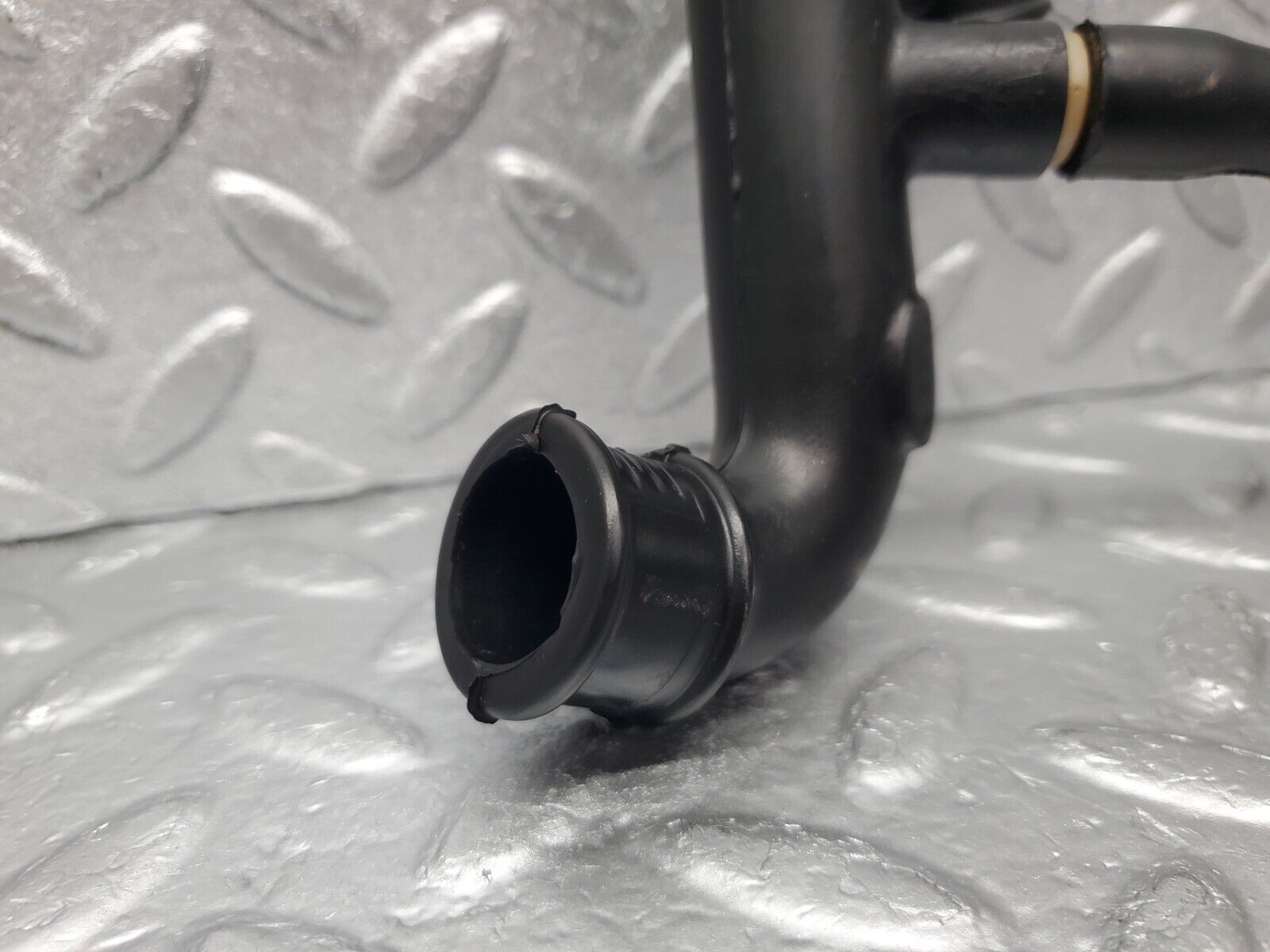 46703 Mercedes-Benz C123 280CE Coupe Air Intake Pipe 1100944982 1100943982