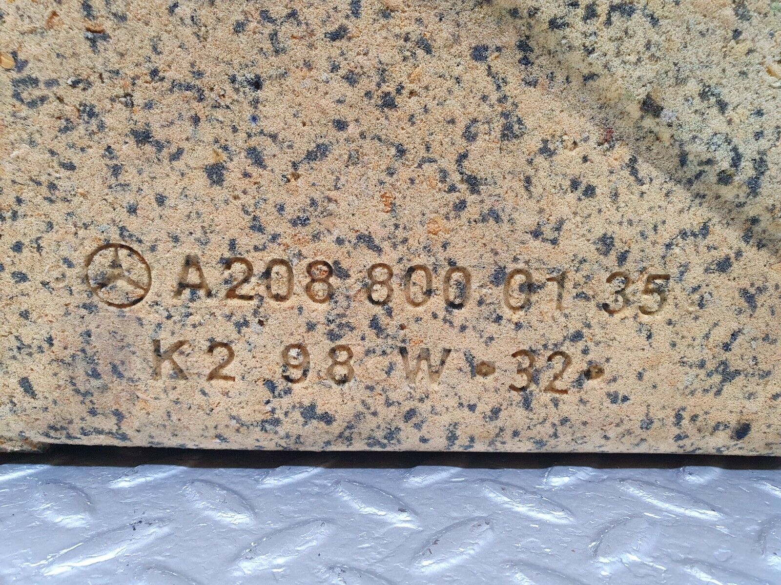 41960 Mercedes-Benz W202 C200 Central Locking Vacuum Pump Housing 2088000135