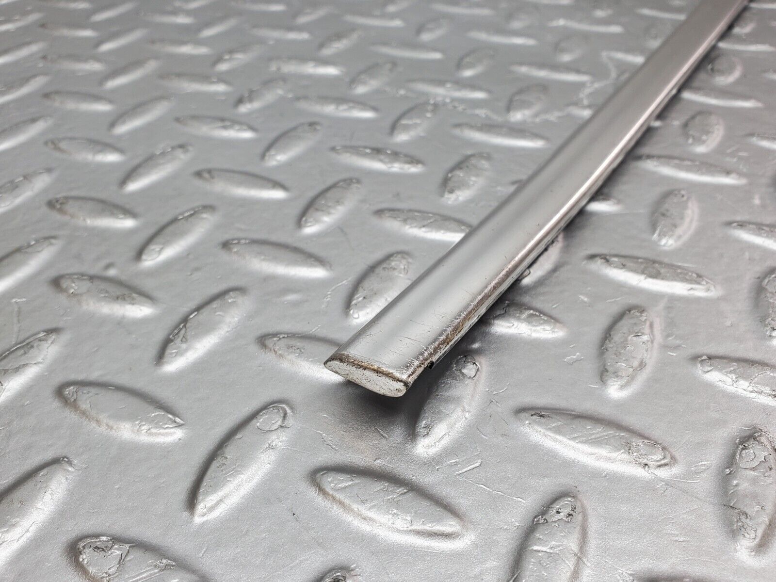 44542 Mercedes-Benz W123 280E Front Right Door Chrome Moulding Trim