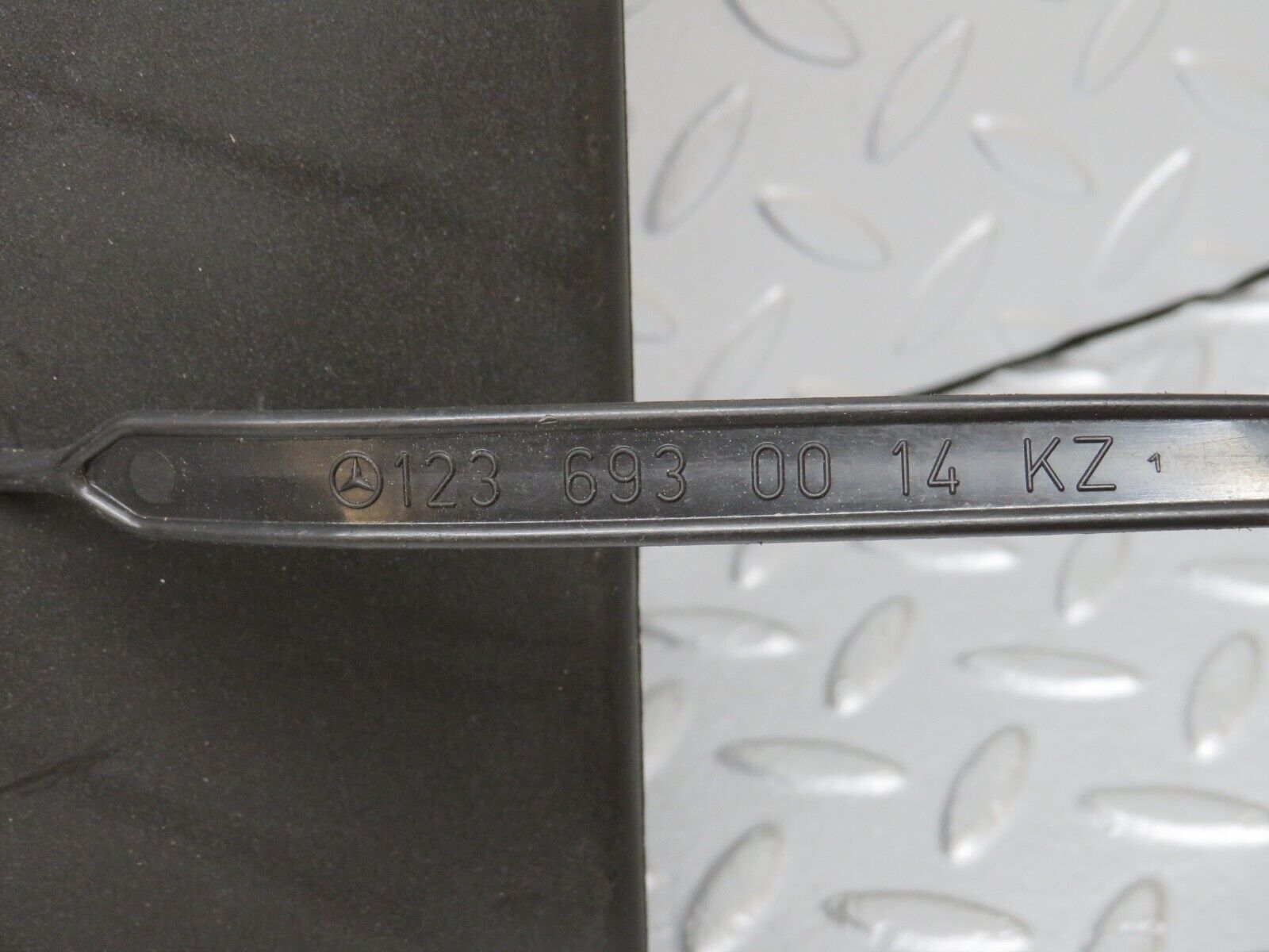 36230 Mercedes-Benz R107 280SL Spare Wheel Cover 1076930033 1236930014