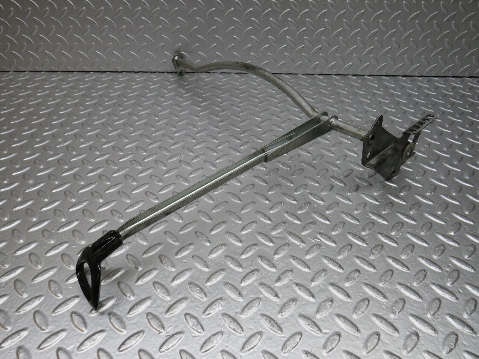 33205 Mercedes-Benz C107 R107 Front Left Seat Sliding Adjust Handle