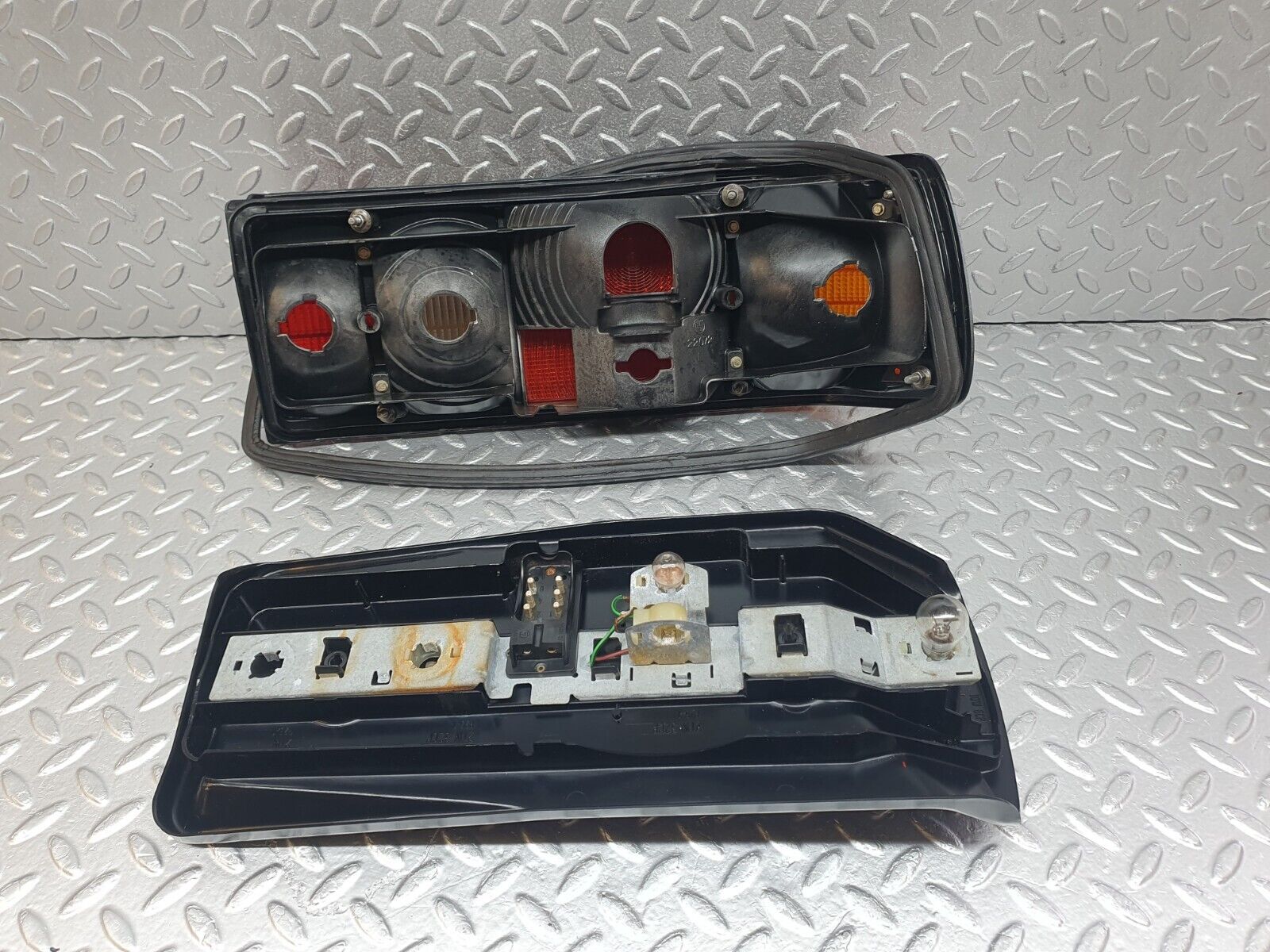 43622 Mercedes-Benz C126 380SEC Coupe Tail Light Left Side 53316R7