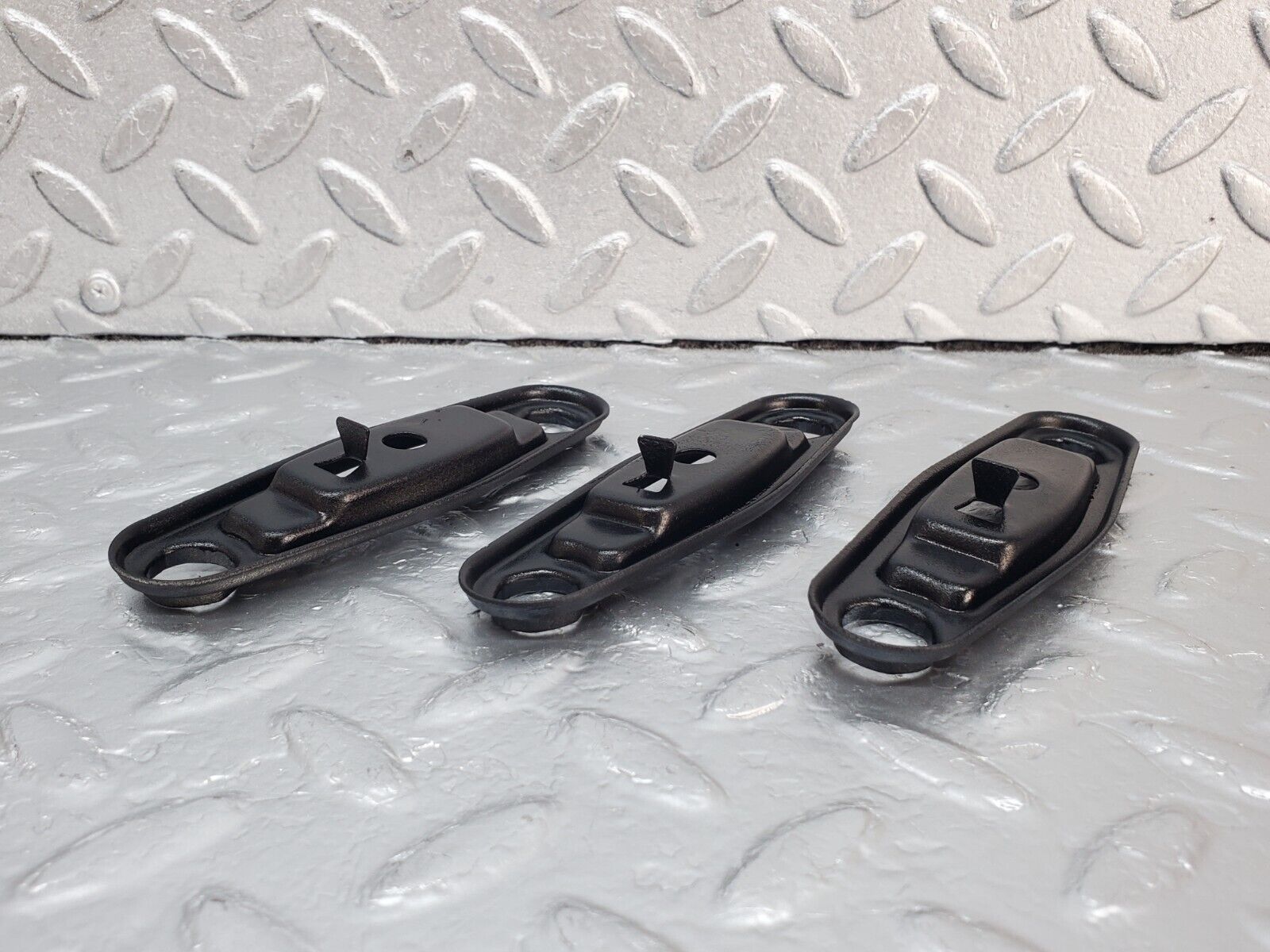 45402 Mercedes-Benz 280E M110.983 Fuel Injector Bracket 3x