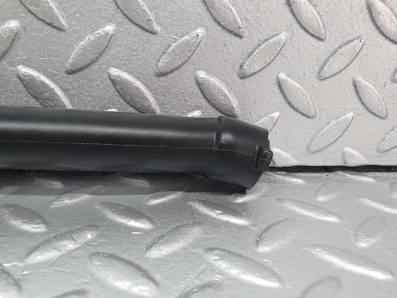 43667 Mercedes-Benz C126 380SEC Coupe Air Intake Hose Pipe 1160942082