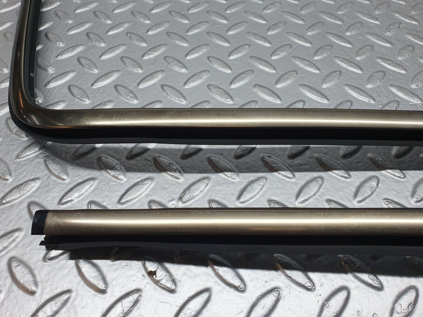 41932 Mercedes-Benz W202 C200 Rear Windscreen Frame 2026710236 2026710136