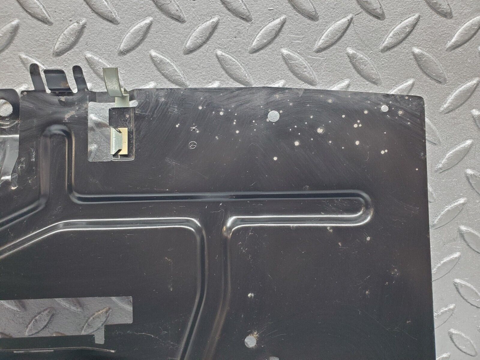 45629 Mercedes-Benz W126 420SE Left Footwell Relay Holder Bracket