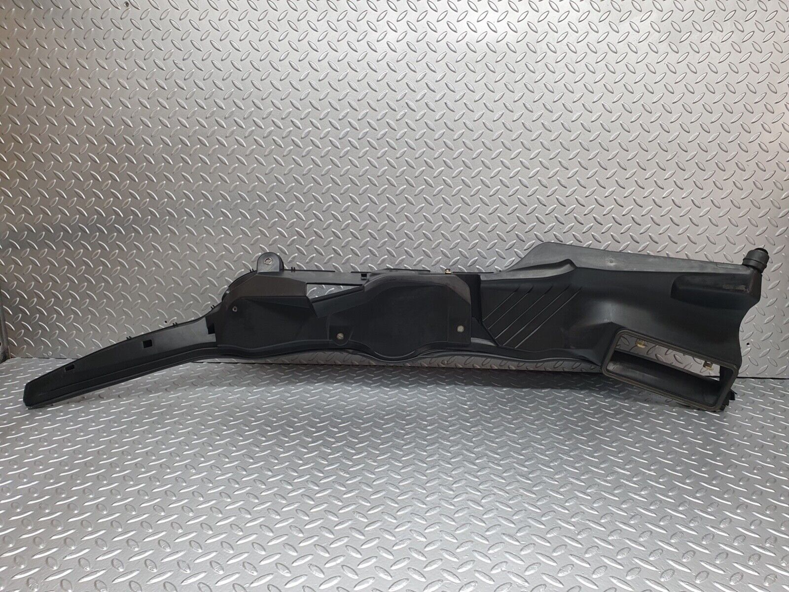 42001 Mercedes-Benz W202 C200 Air Duct 2028300144