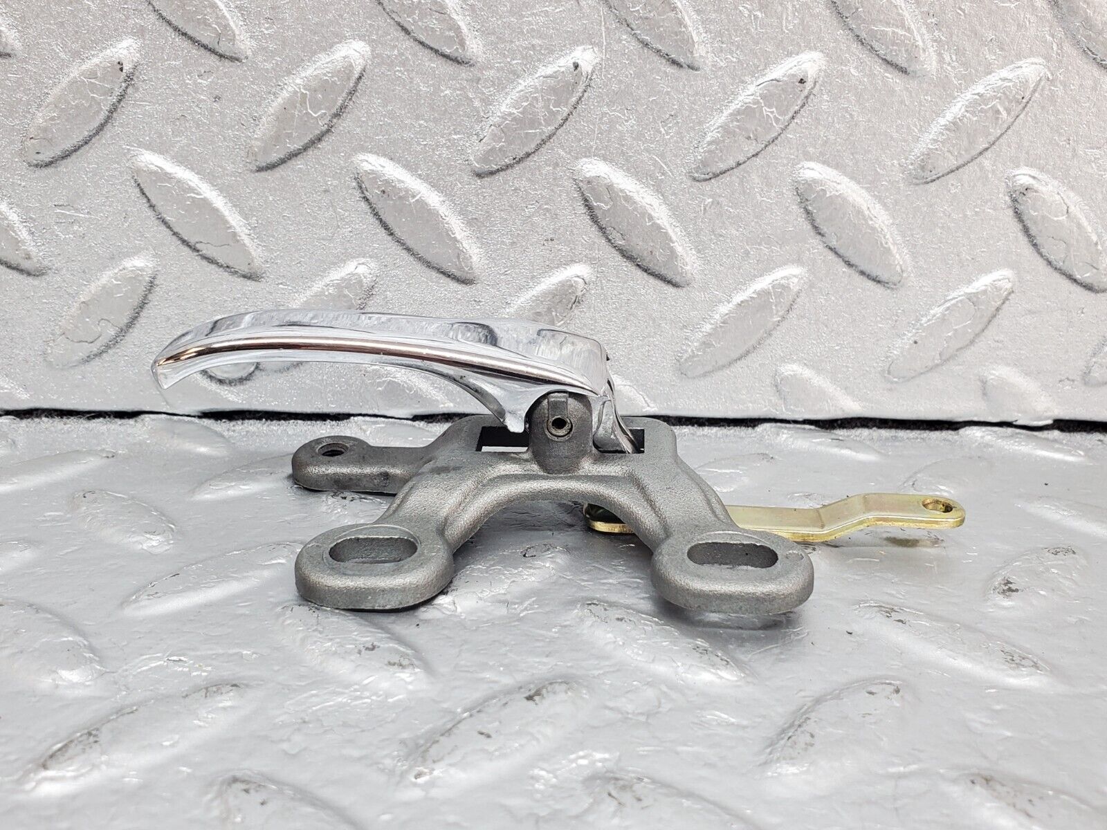 44382 Mercedes-Benz W123 280E Front Right Door Opener Door Handle