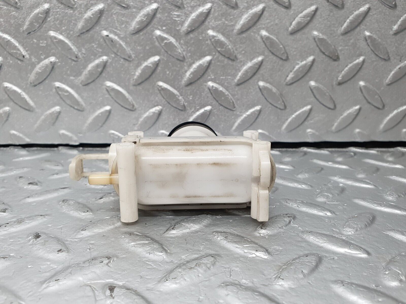 42769 Mercedes-Benz W201 190 2.0L Front Right Door Lock Vacuum Actuator