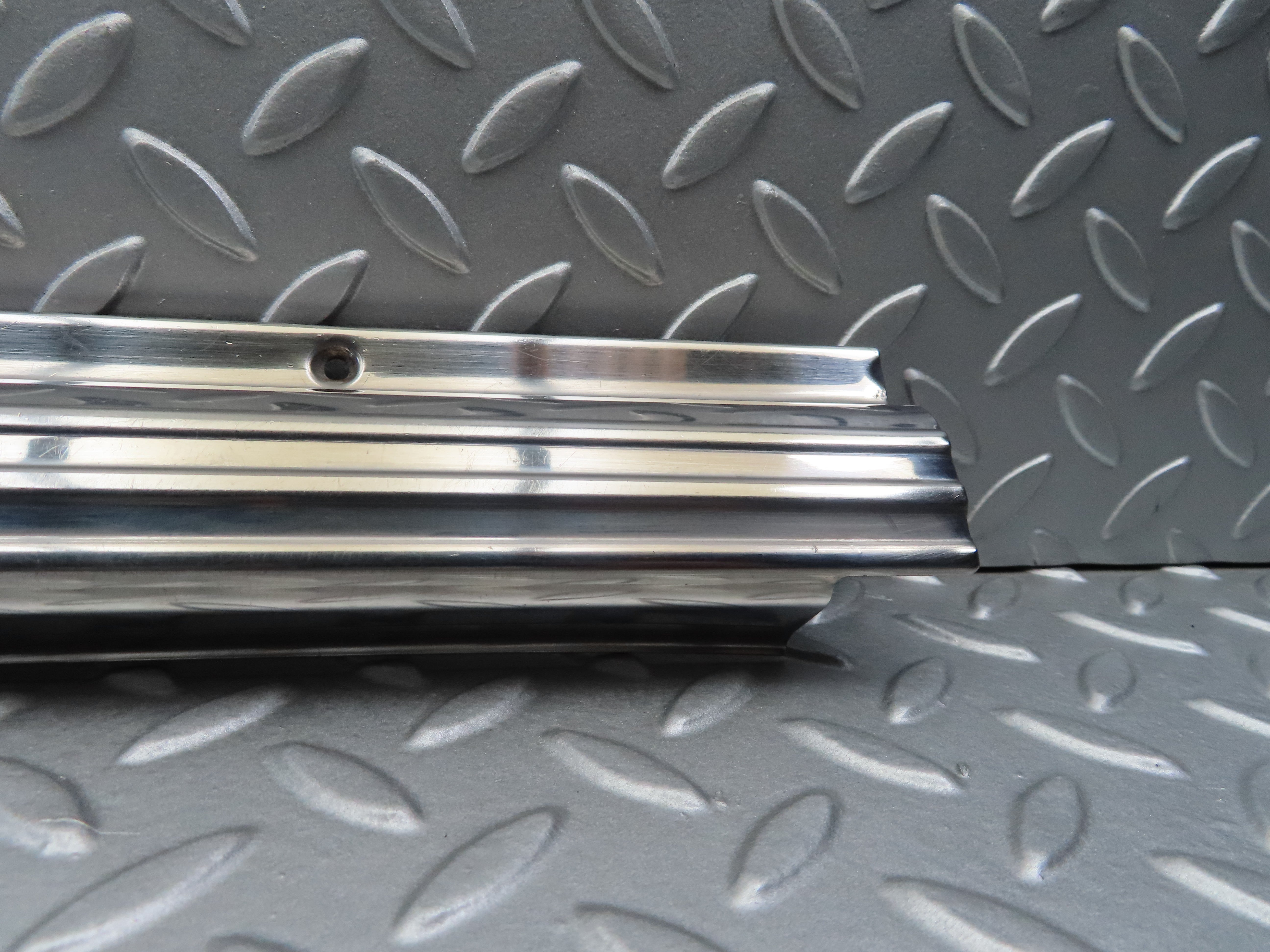 39867 Mercedes-Benz C107 350SLC Coupe Left Door Sill Chrome