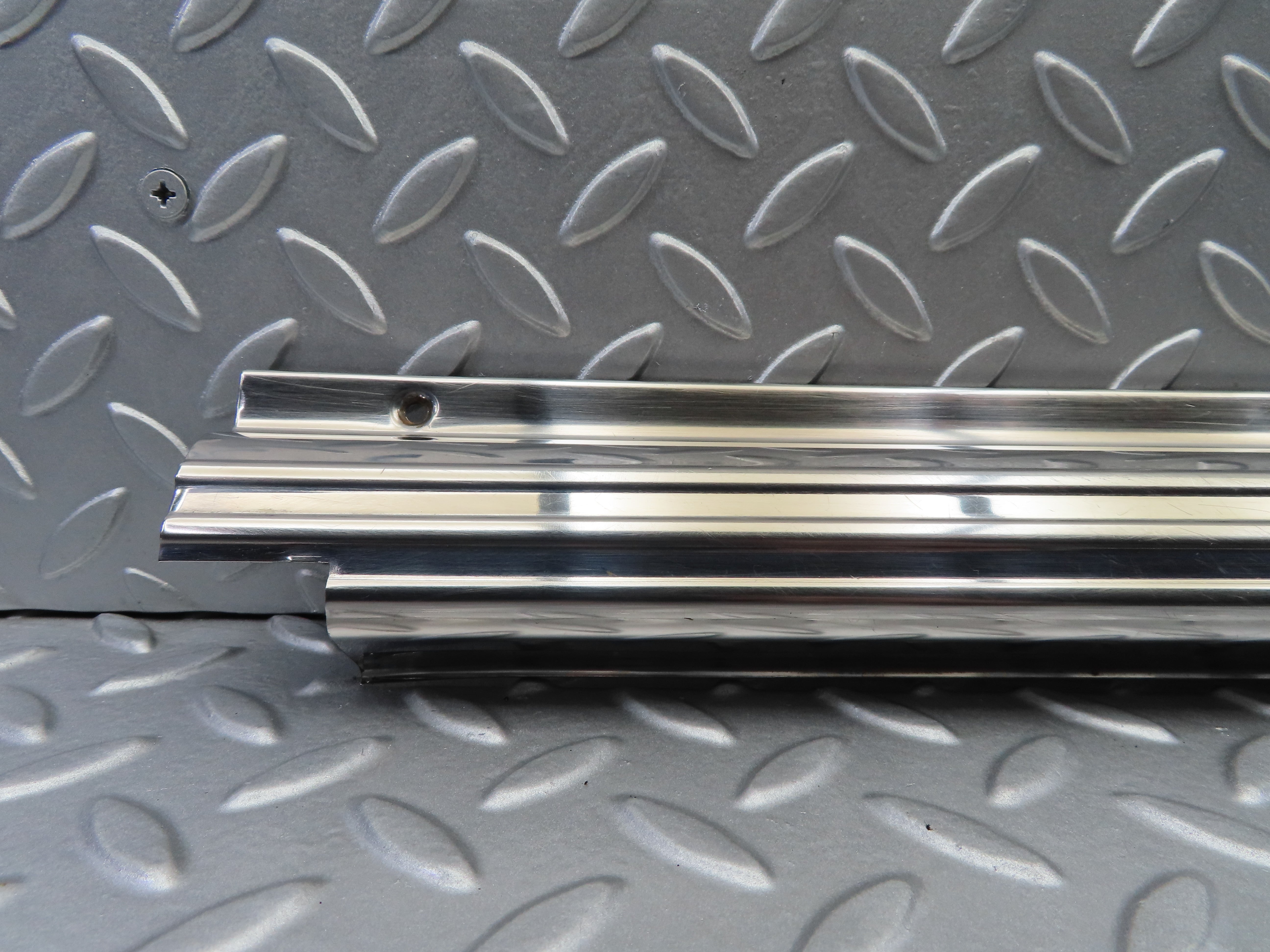 39867 Mercedes-Benz C107 350SLC Coupe Left Door Sill Chrome