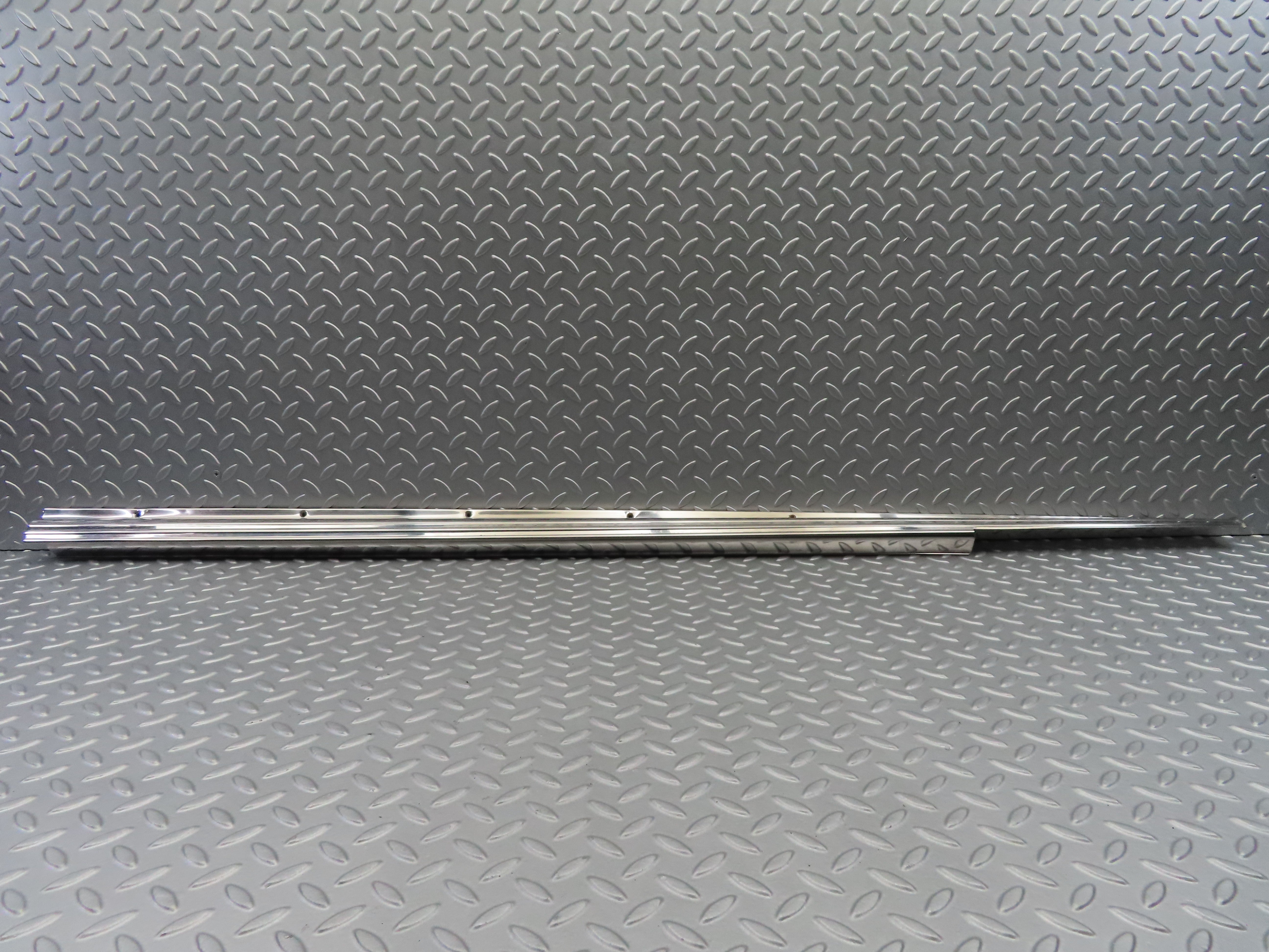 39866 Mercedes-Benz C107 350SLC Coupe Right Door Sill Chrome