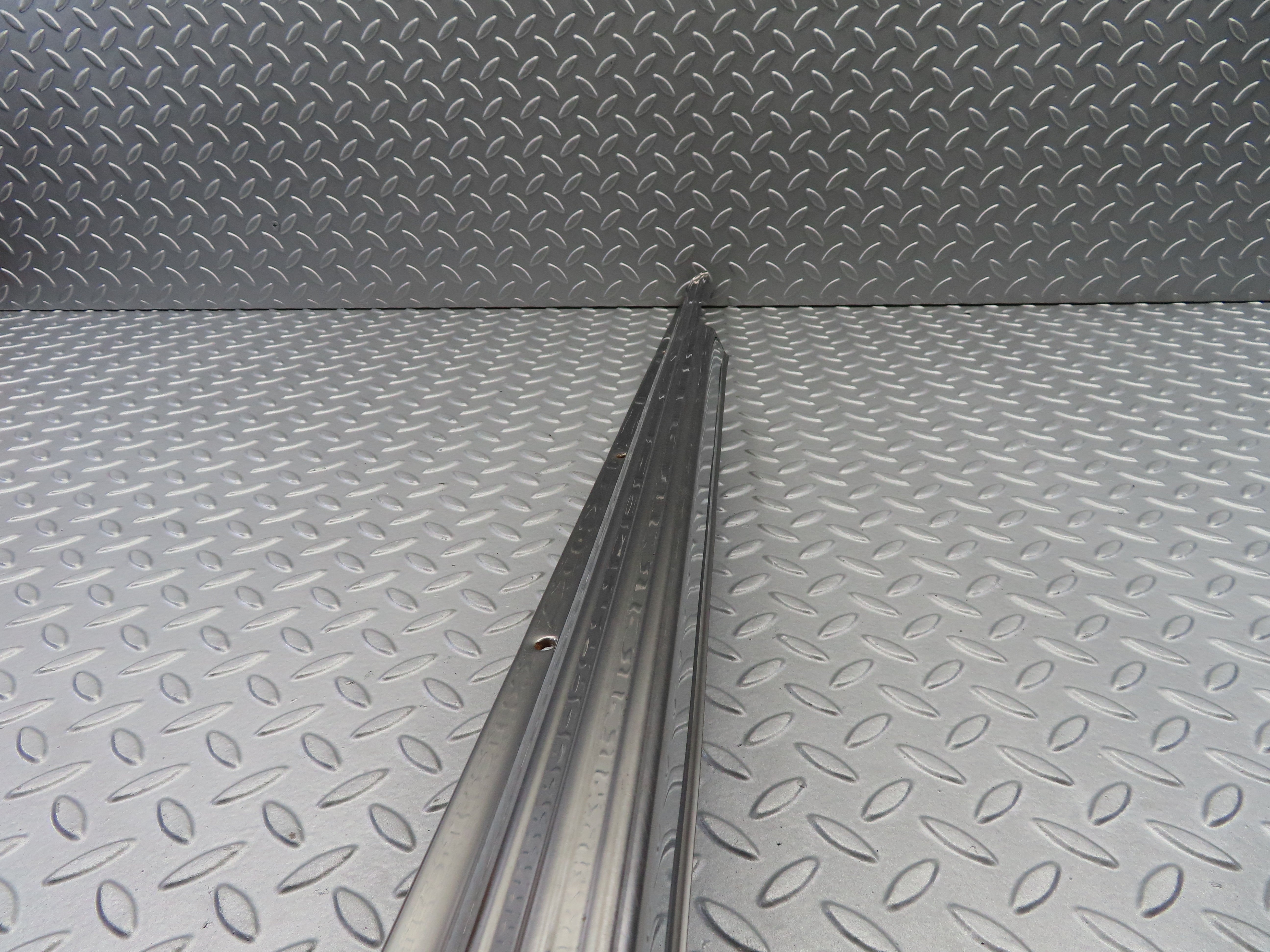 39866 Mercedes-Benz C107 350SLC Coupe Right Door Sill Chrome