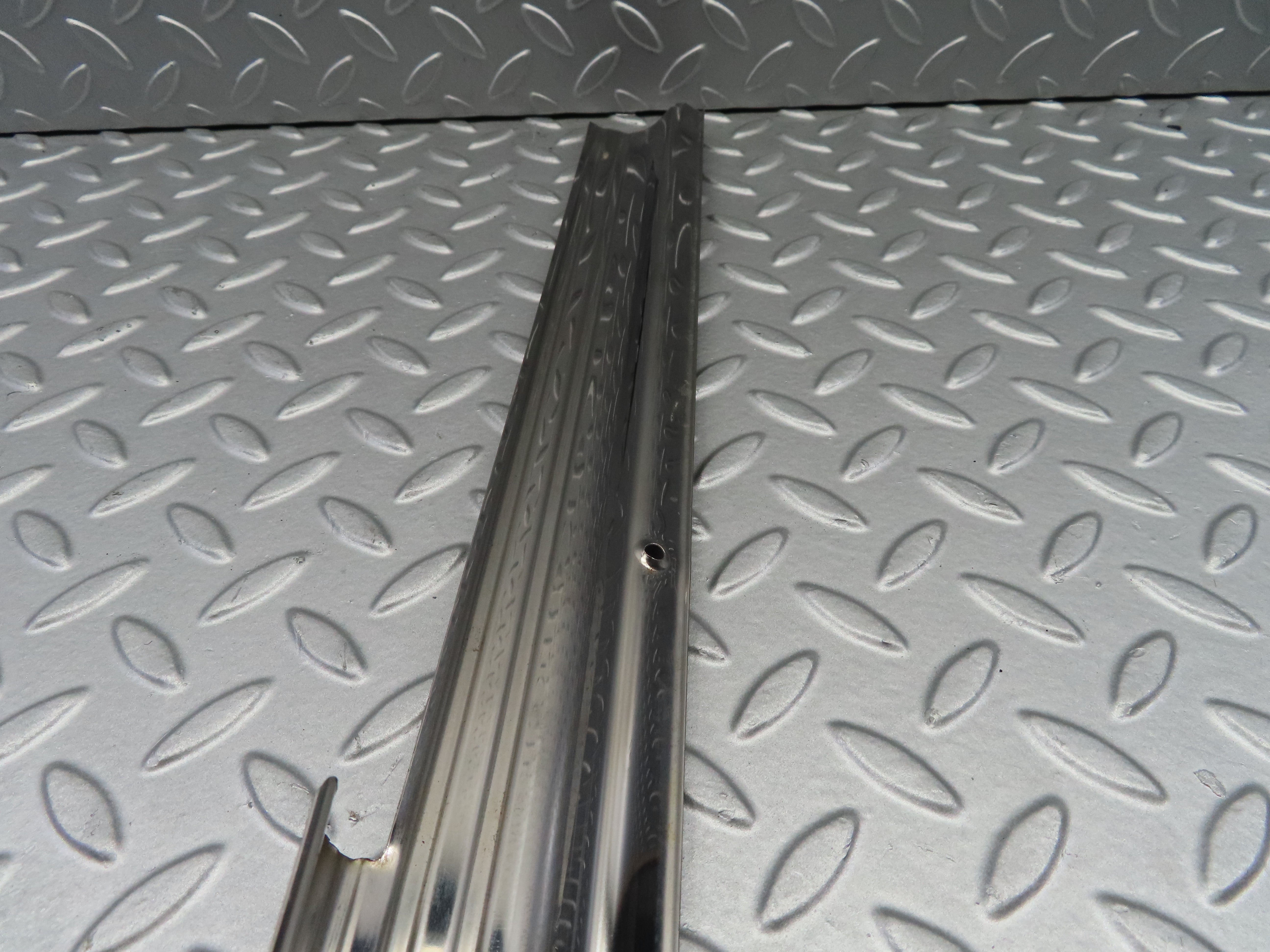 39866 Mercedes-Benz C107 350SLC Coupe Right Door Sill Chrome