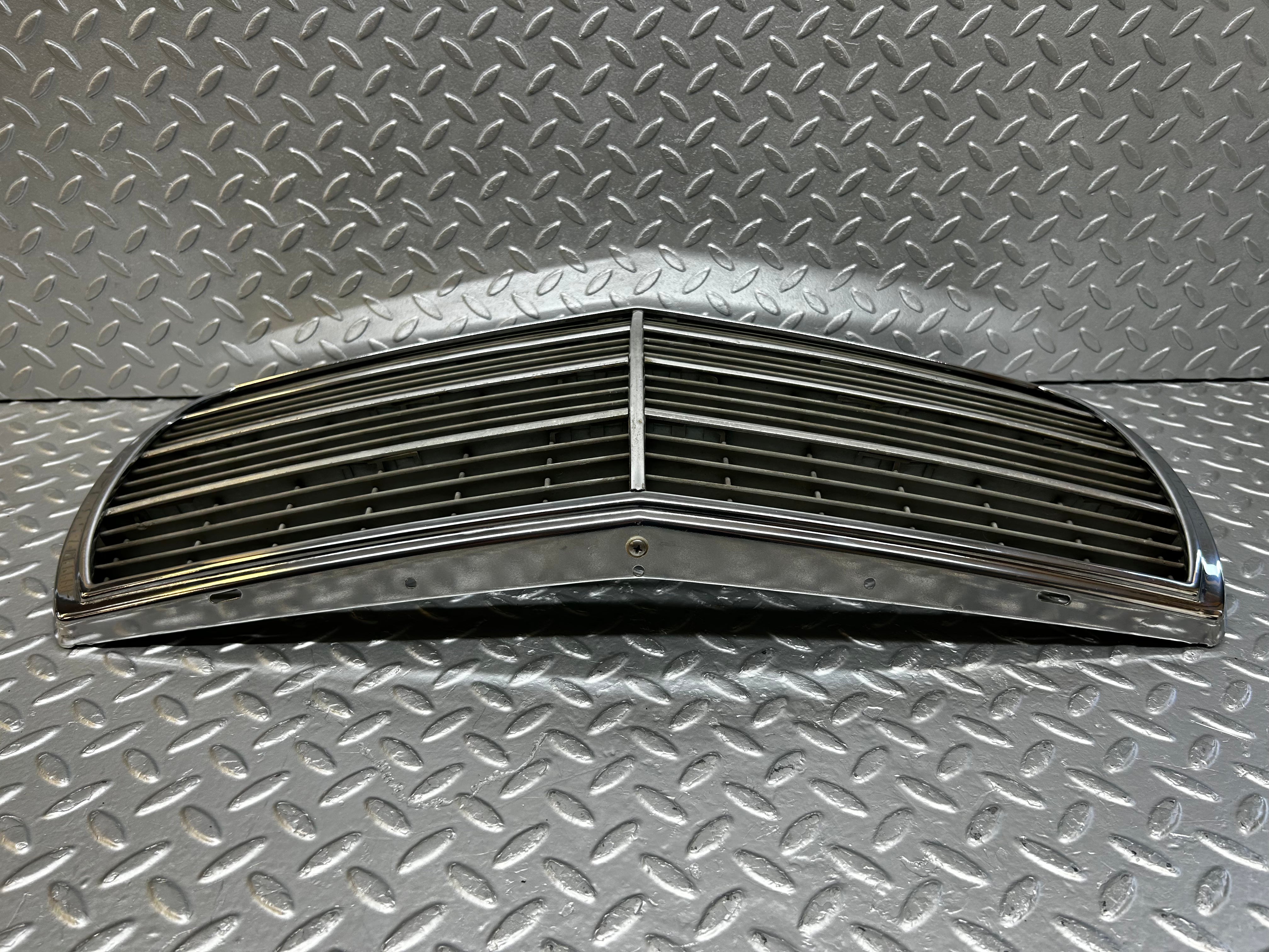 31899 Mercedes-Benz W123 Bonnet Grill Chrome 1238880923