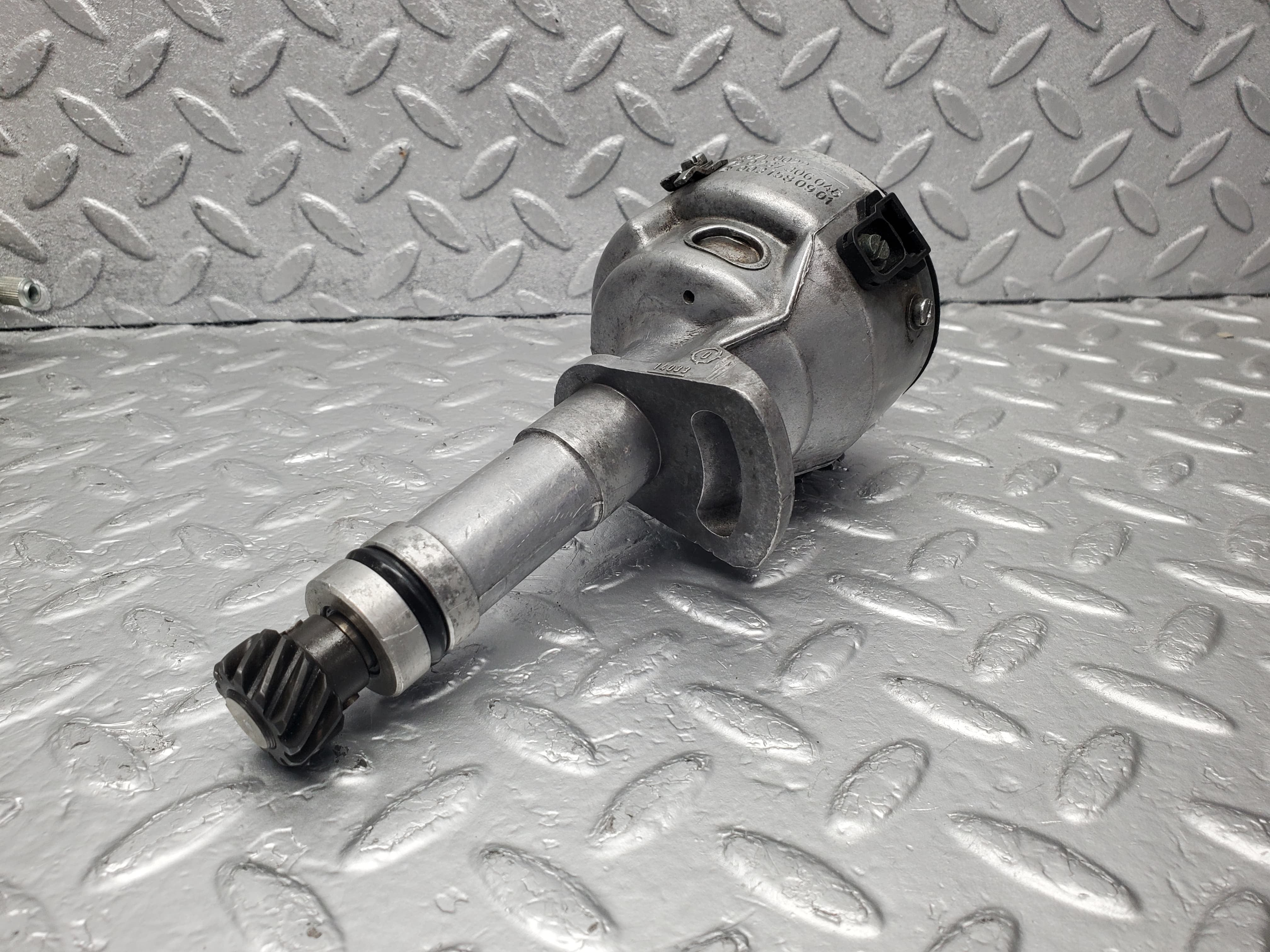 51762 Mercedes-Benz W123 M110 Ignition Distributor Bosch 0237306045 0031580901