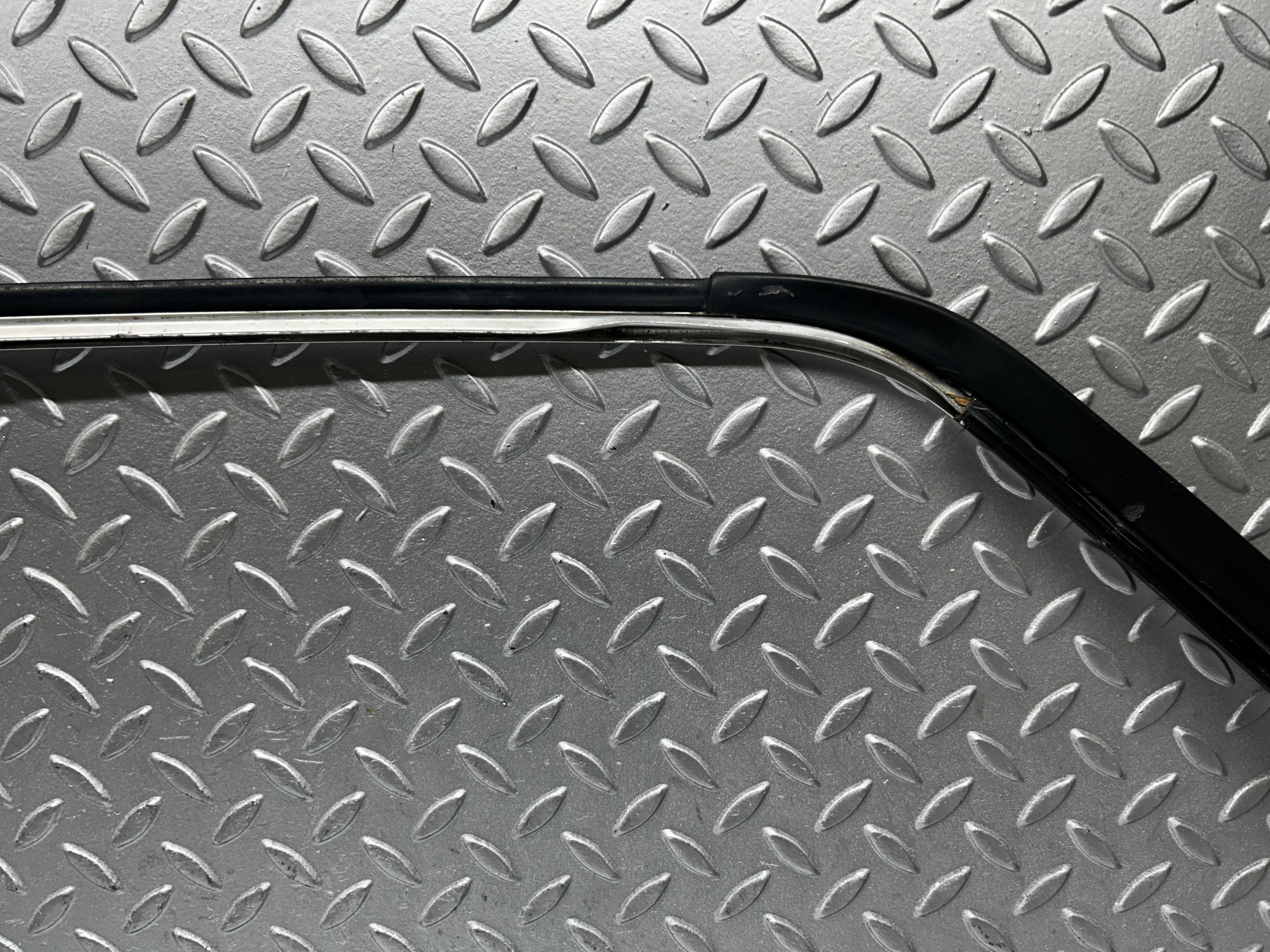 7810 Mercedes-Benz S123 230TE Wagon Roof Chrome Trim Left Side