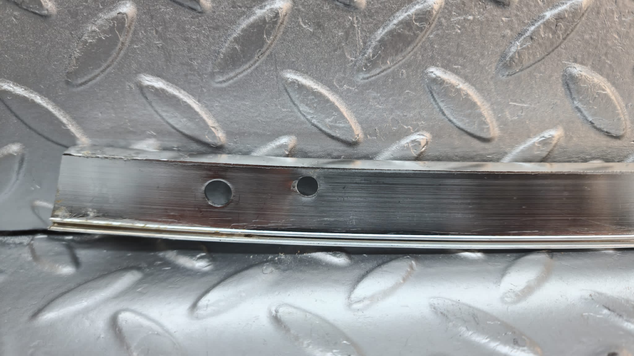 40146 Mercedes-Benz R107 350SL Hardtop B Pillar Chrome Trim Right Side