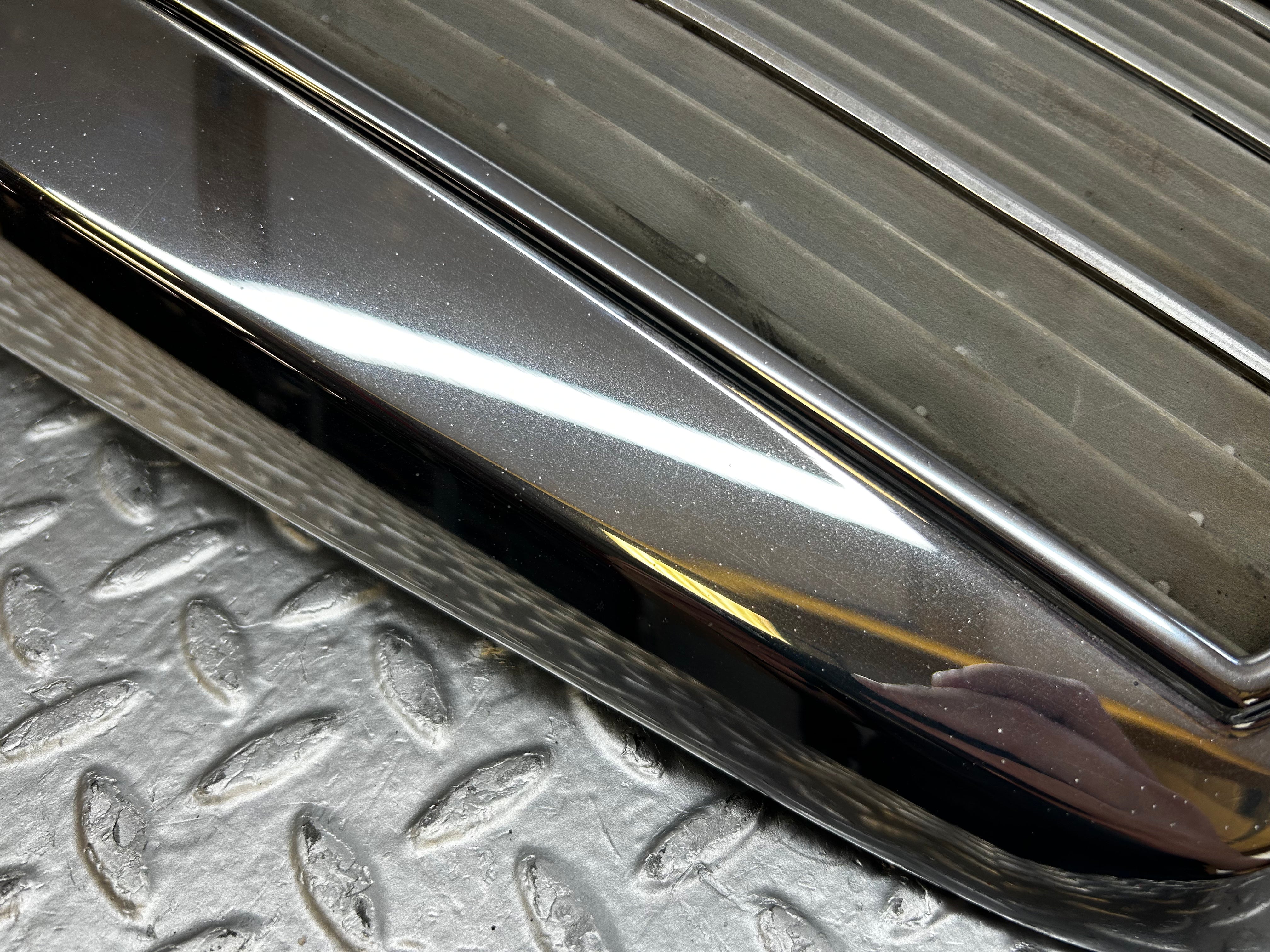 31899 Mercedes-Benz W123 Bonnet Grill Chrome 1238880923