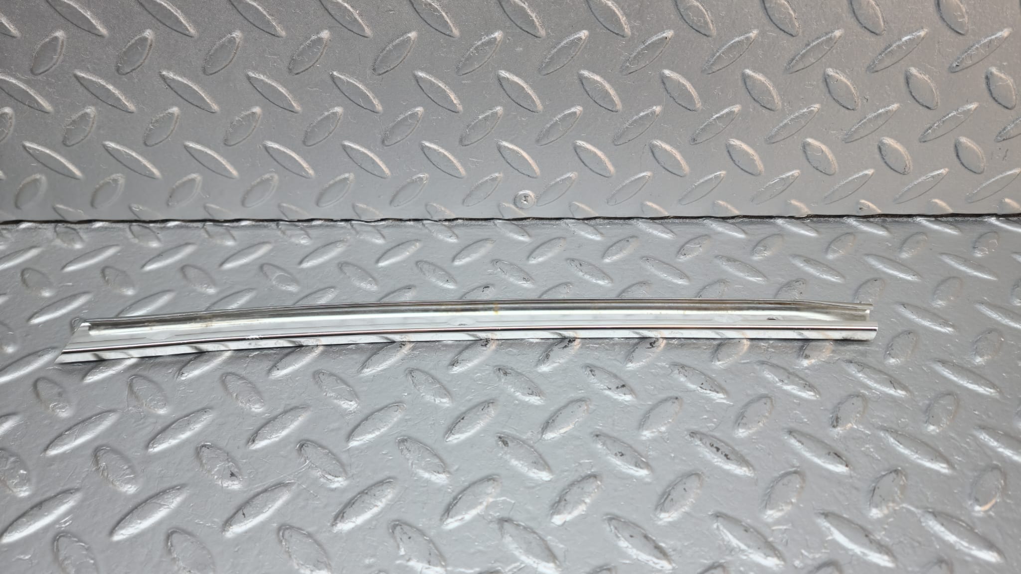 40146 Mercedes-Benz R107 350SL Hardtop B Pillar Chrome Trim Right Side