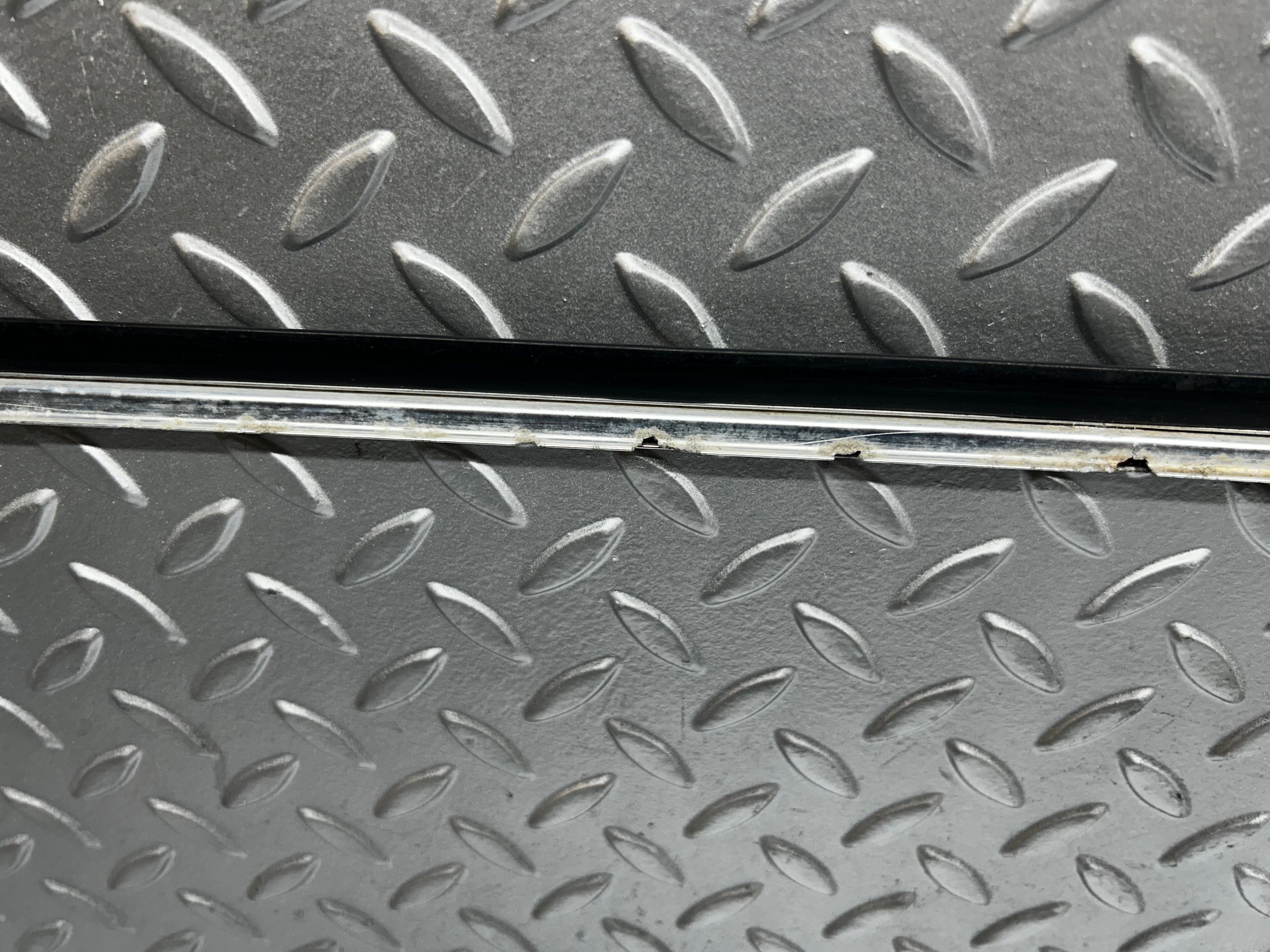 7811 Mercedes-Benz S123 230TE Wagon Roof Chrome Trim Right Side