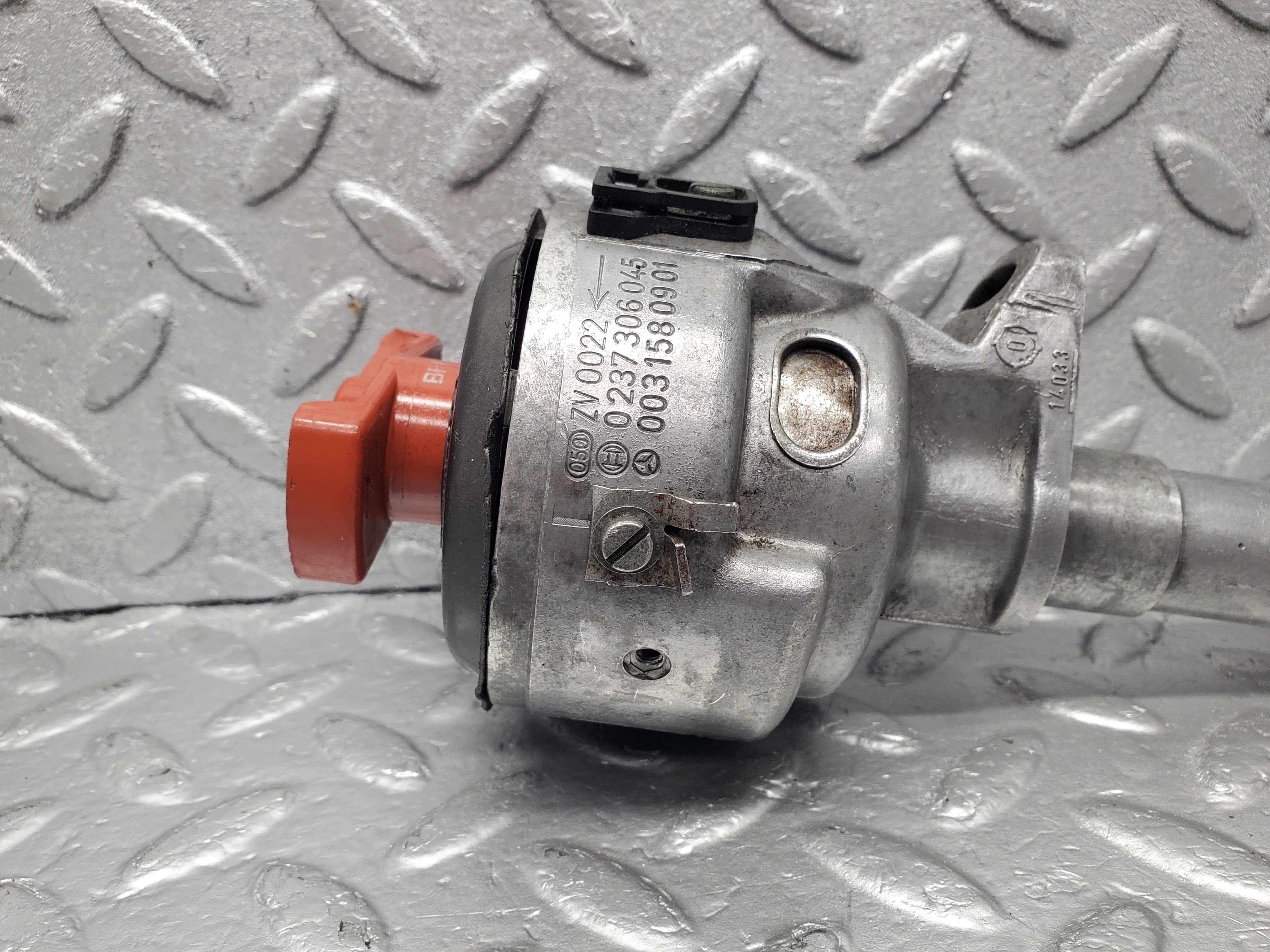 51762 Mercedes-Benz W123 M110 Ignition Distributor Bosch 0237306045 0031580901