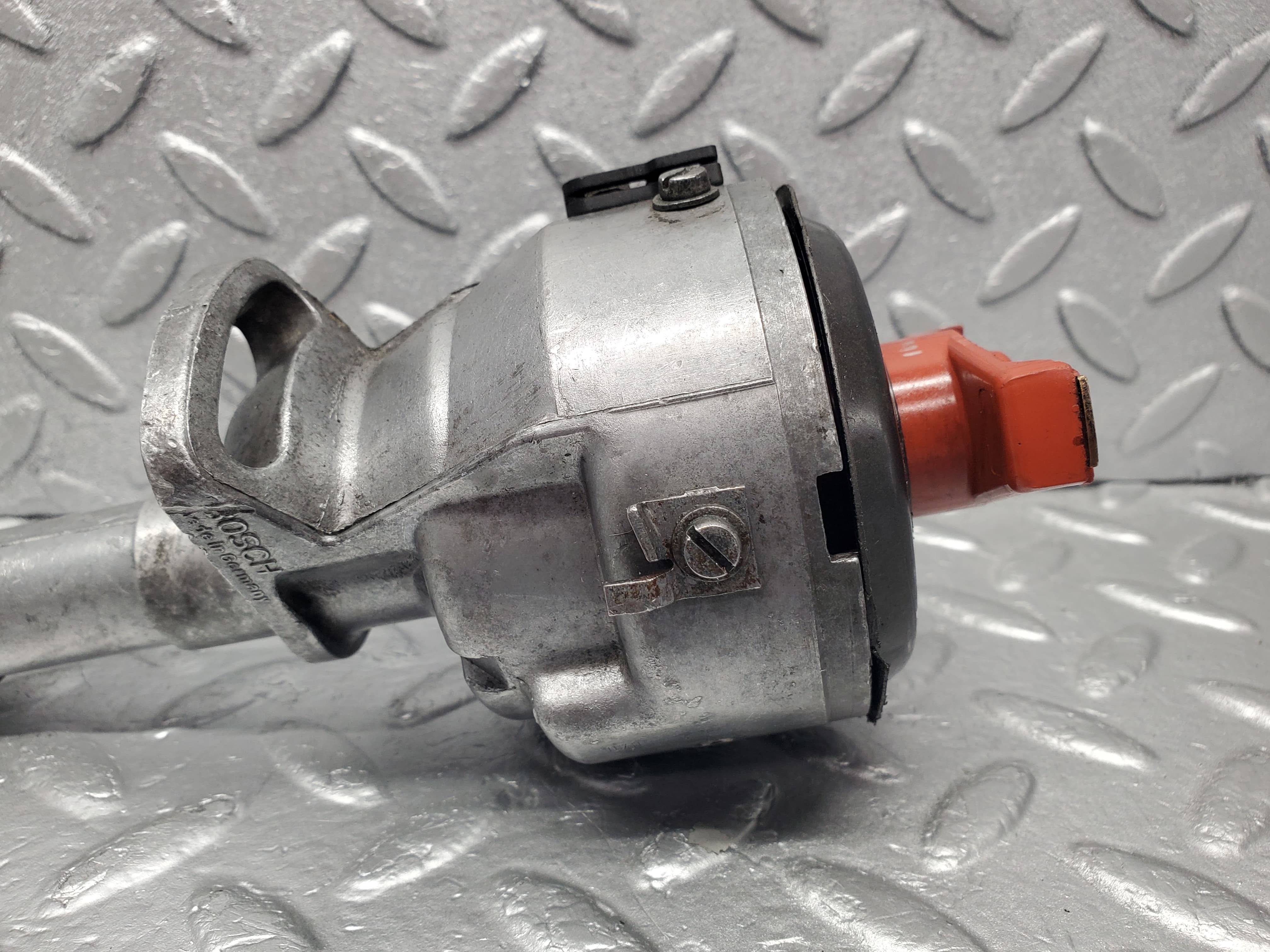 51762 Mercedes-Benz W123 M110 Ignition Distributor Bosch 0237306045 0031580901