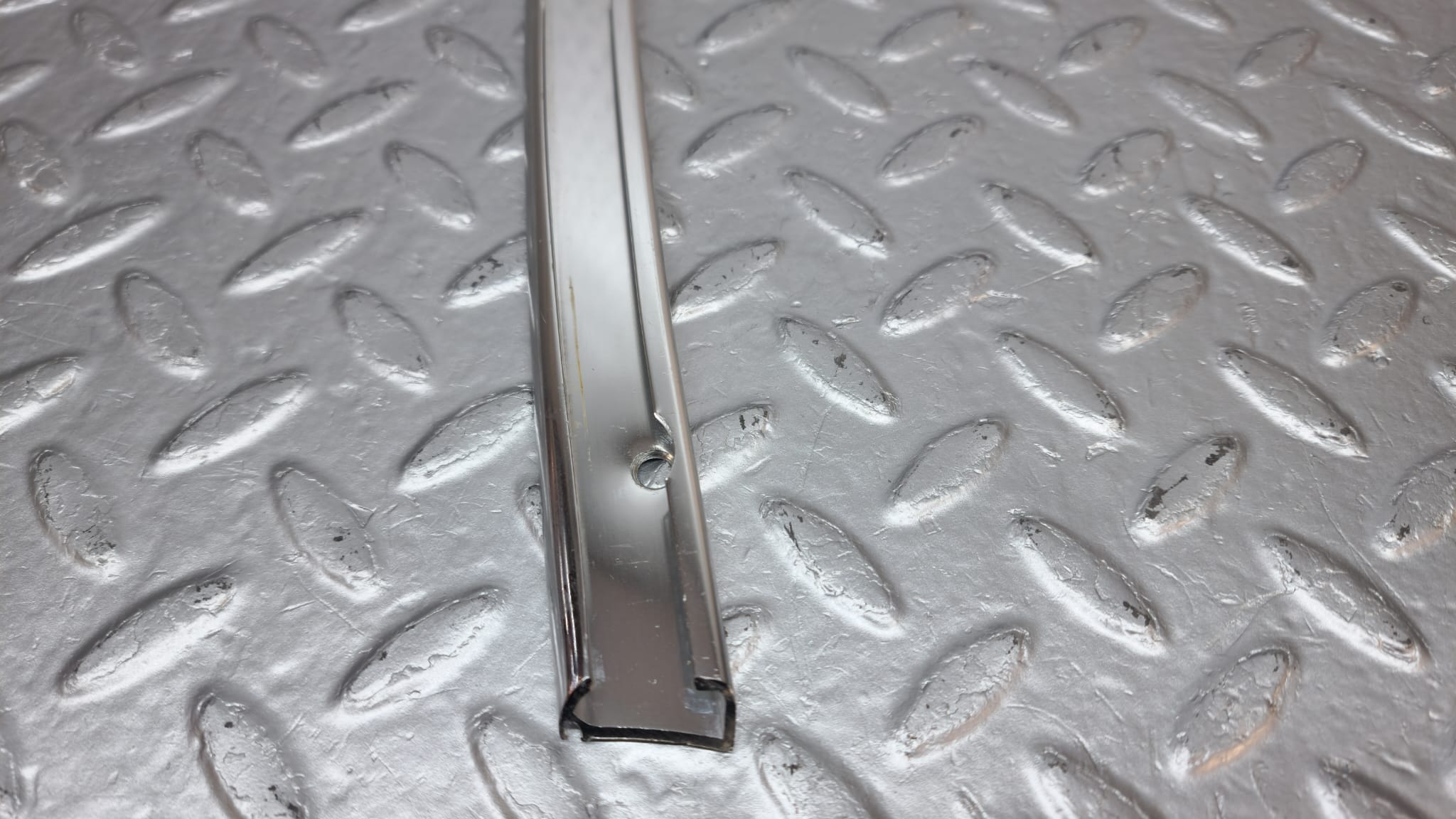 40146 Mercedes-Benz R107 350SL Hardtop B Pillar Chrome Trim Right Side