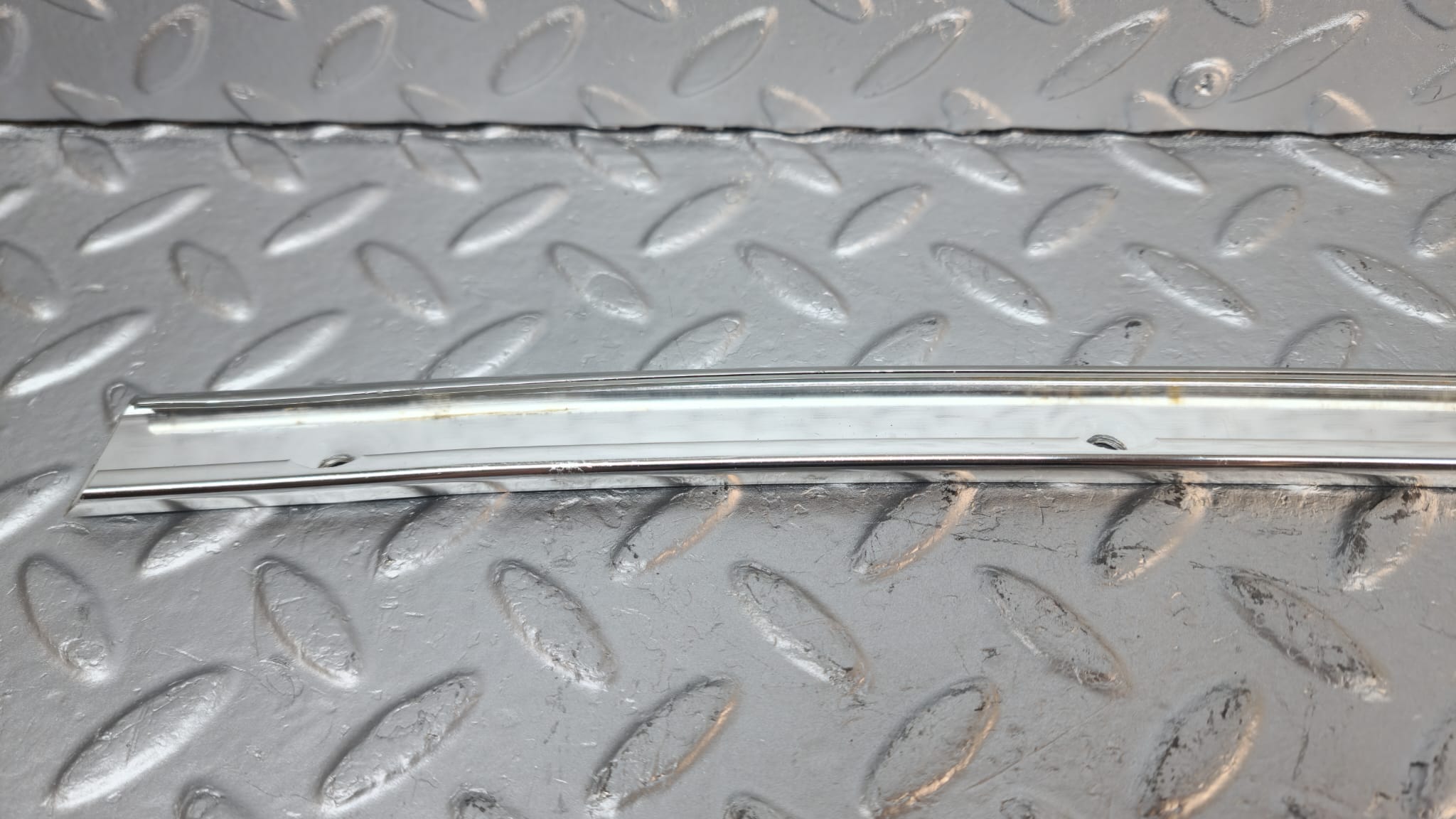 40146 Mercedes-Benz R107 350SL Hardtop B Pillar Chrome Trim Right Side