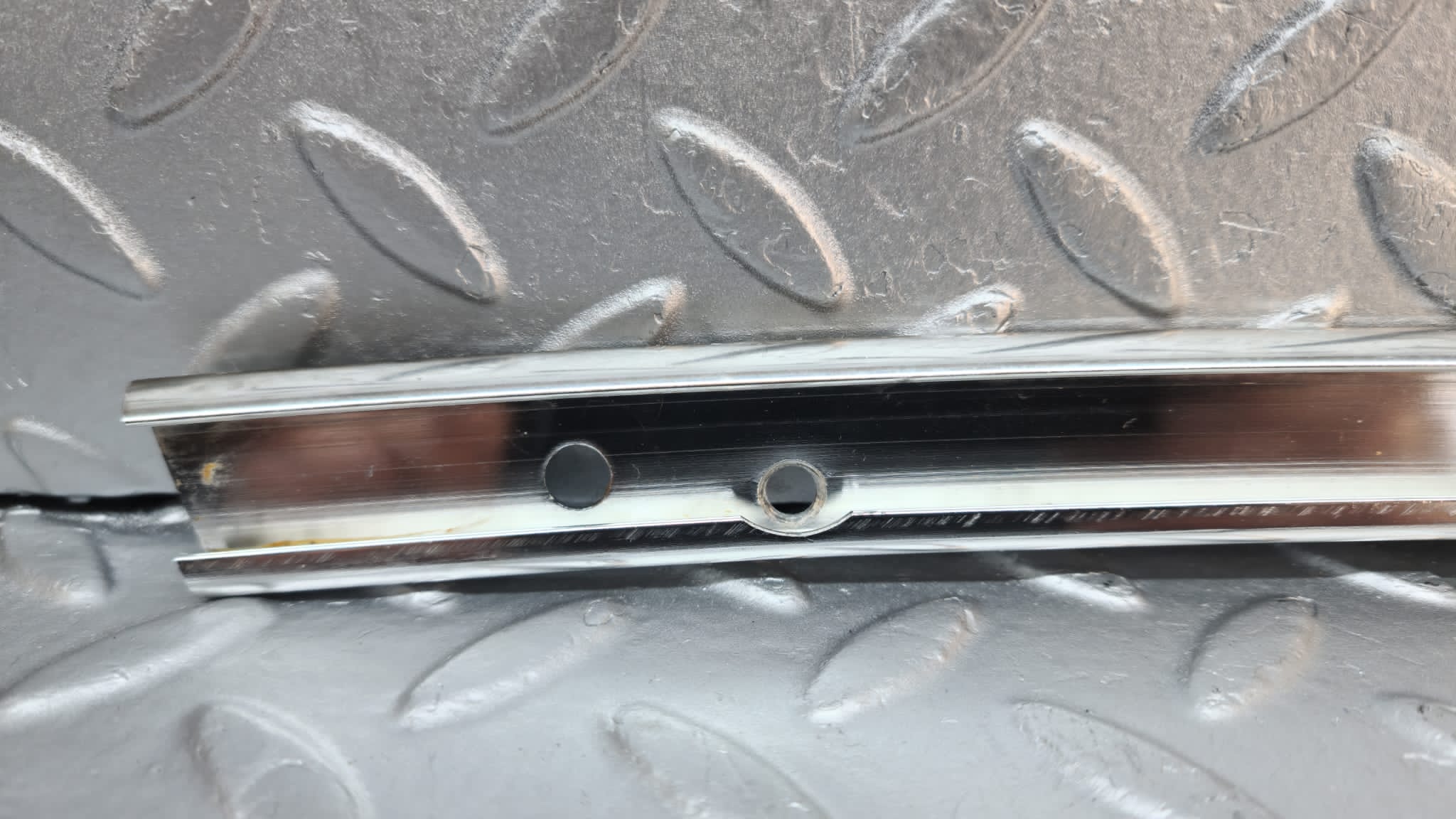 40146 Mercedes-Benz R107 350SL Hardtop B Pillar Chrome Trim Right Side