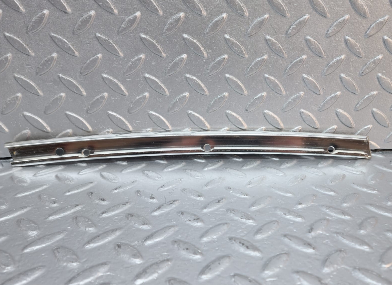 40146 Mercedes-Benz R107 350SL Hardtop B Pillar Chrome Trim Right Side