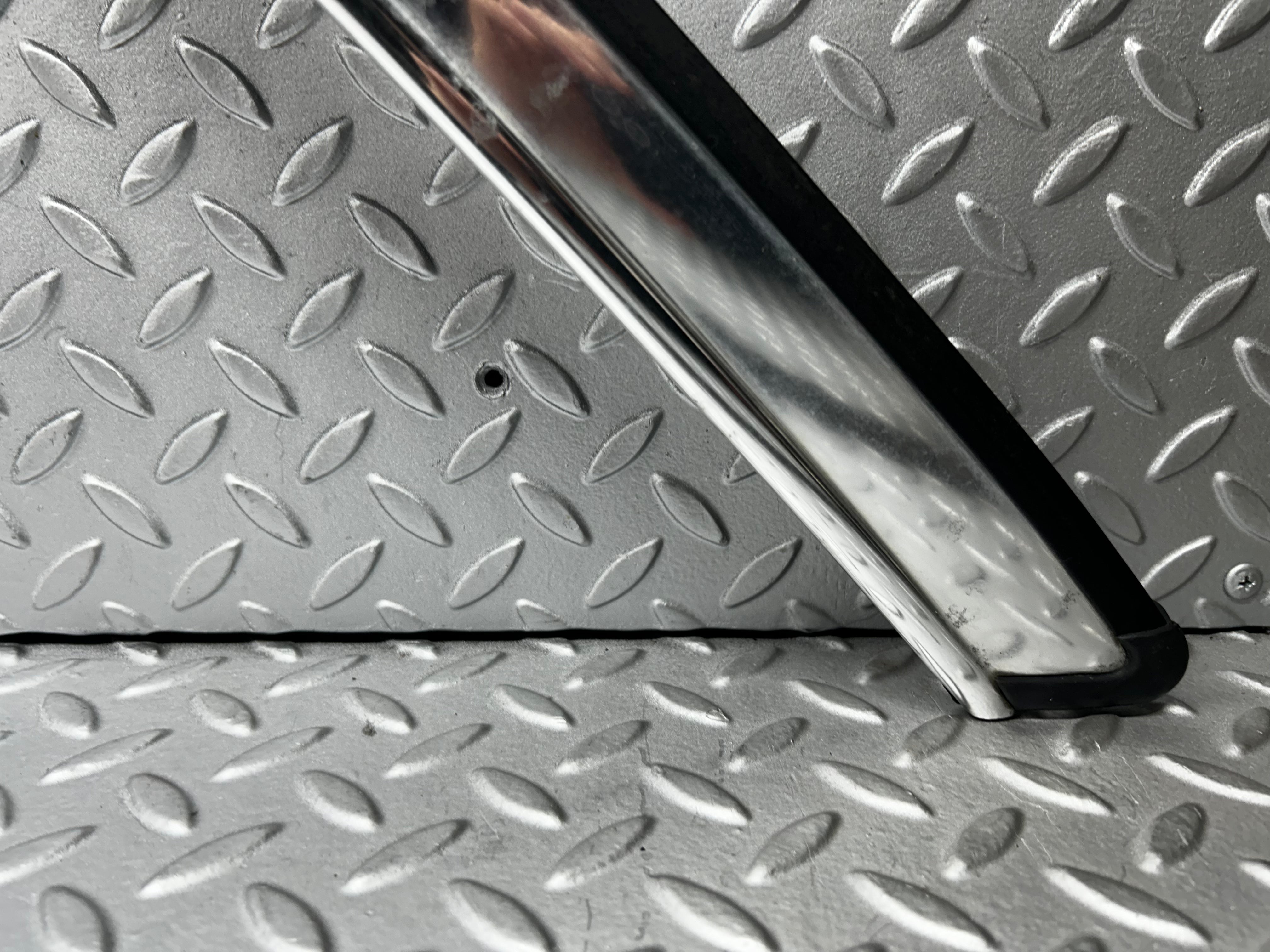 7810 Mercedes-Benz S123 230TE Wagon Roof Chrome Trim Left Side