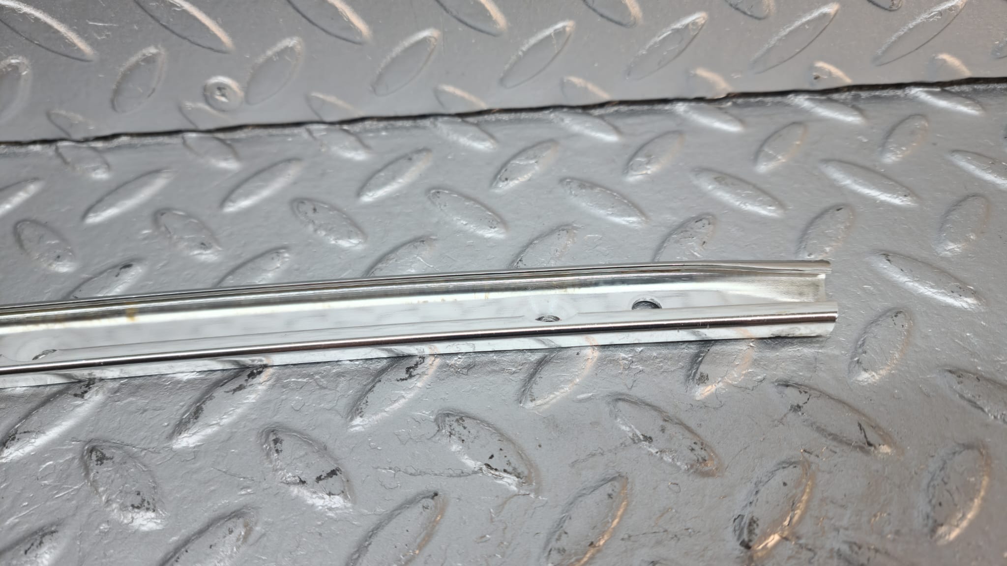 40146 Mercedes-Benz R107 350SL Hardtop B Pillar Chrome Trim Right Side