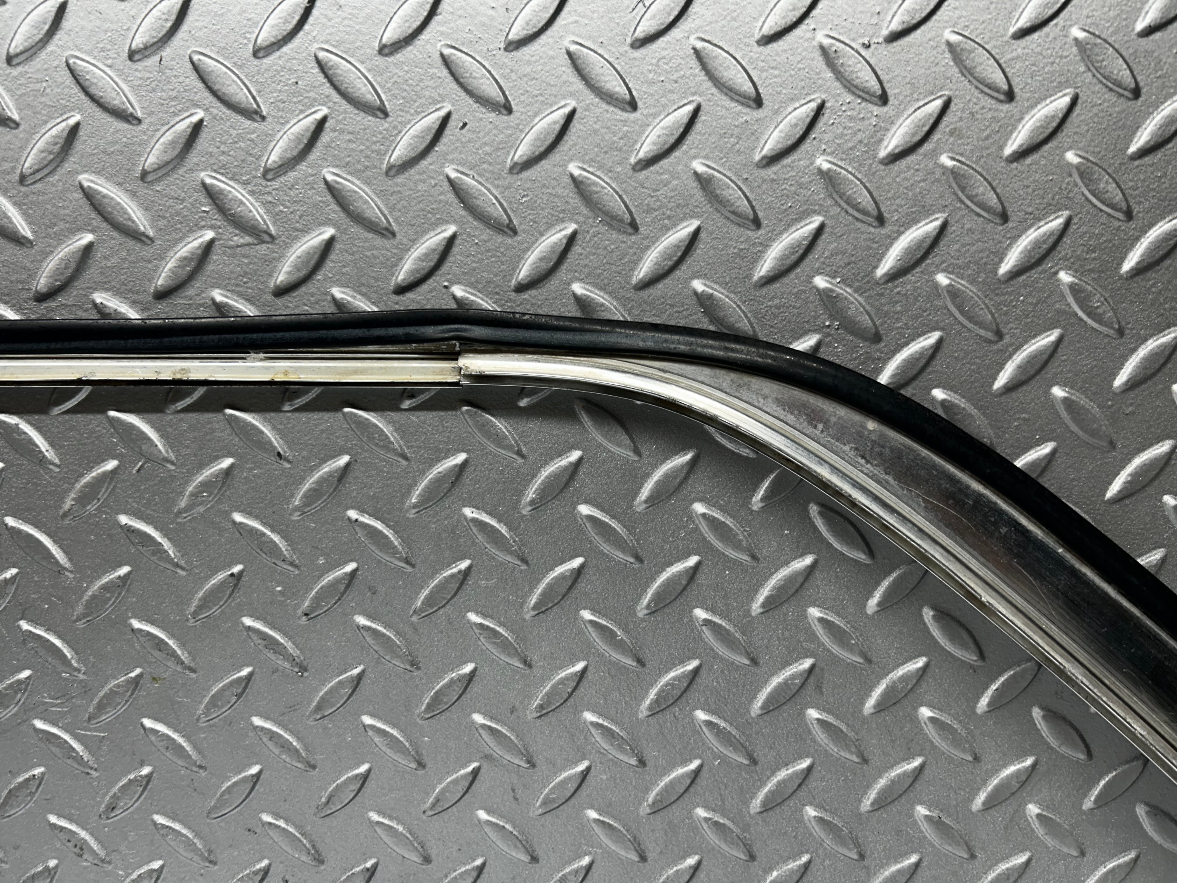 7811 Mercedes-Benz S123 230TE Wagon Roof Chrome Trim Right Side