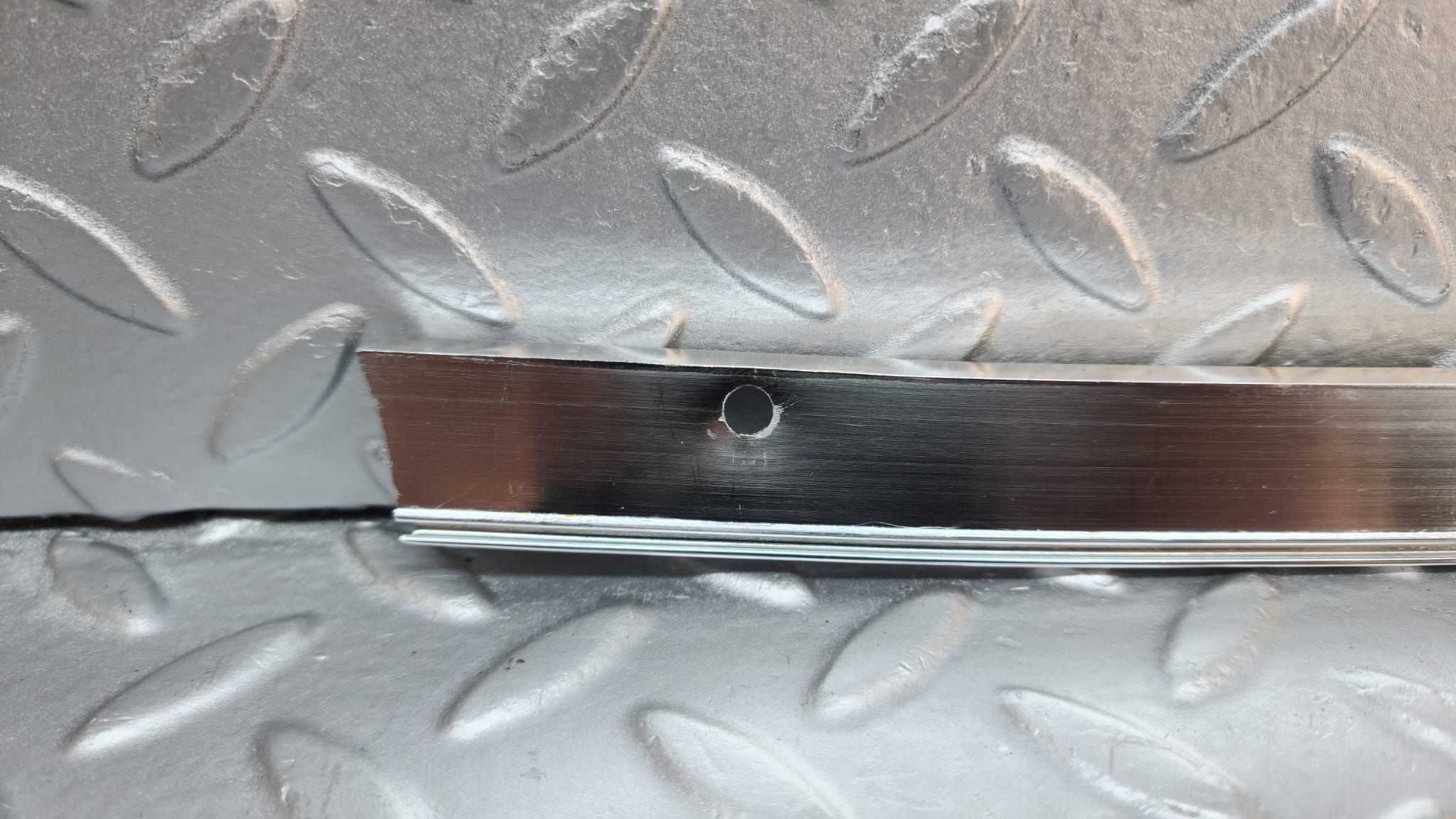 40146 Mercedes-Benz R107 350SL Hardtop B Pillar Chrome Trim Right Side