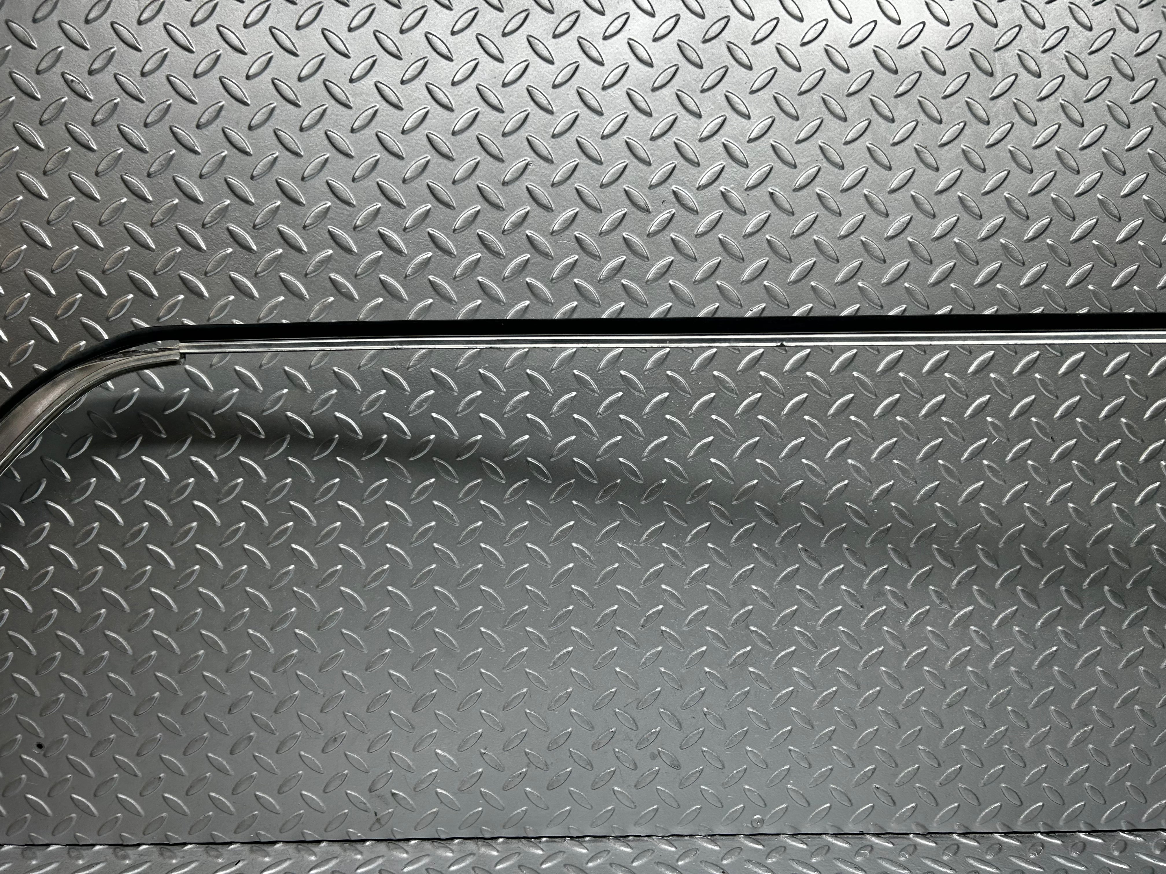 7810 Mercedes-Benz S123 230TE Wagon Roof Chrome Trim Left Side