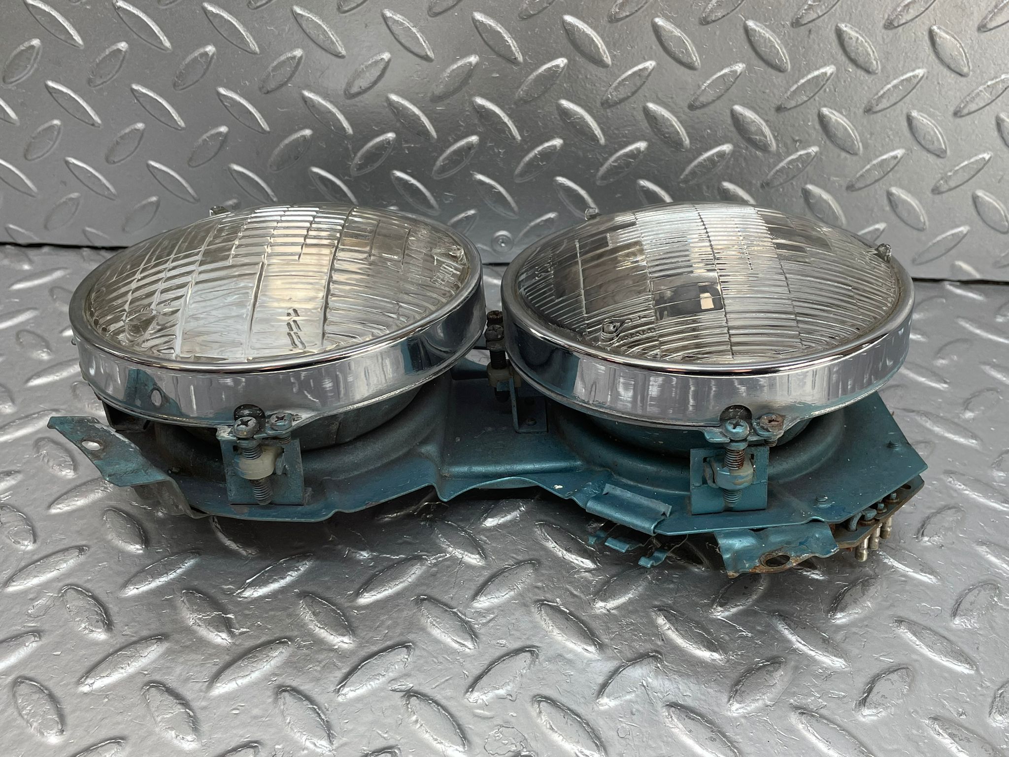12656 Mercedes-Benz W111 220SE Headlight Left/Right 0302350007