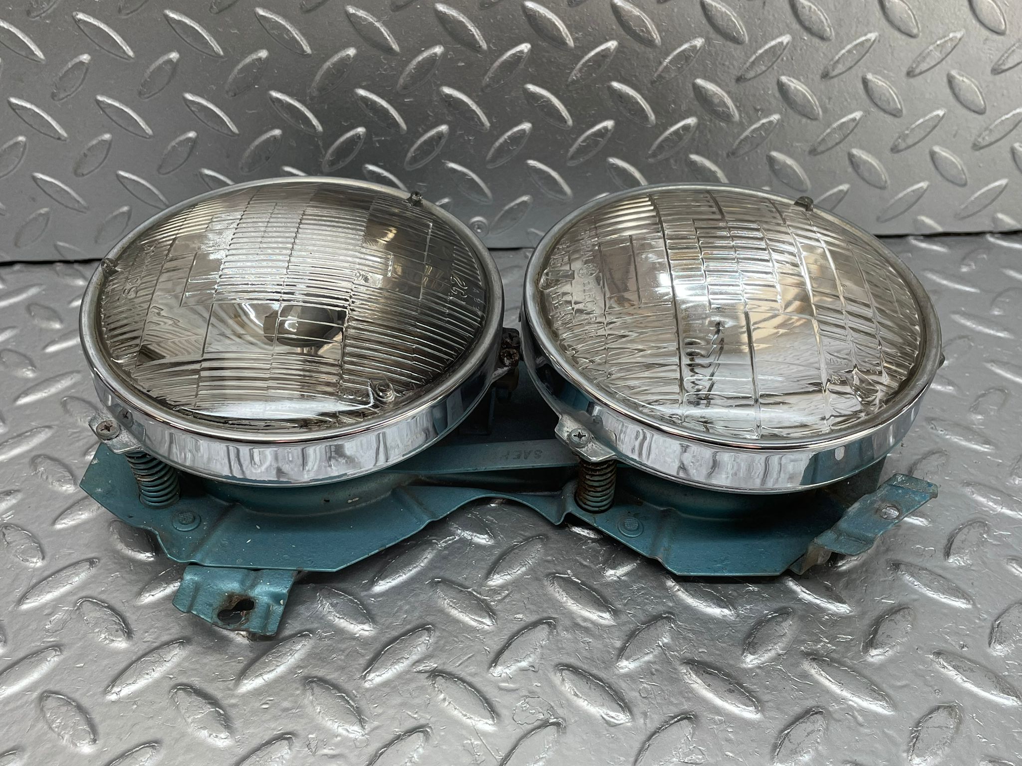 12656 Mercedes-Benz W111 220SE Headlight Left/Right 0302350007