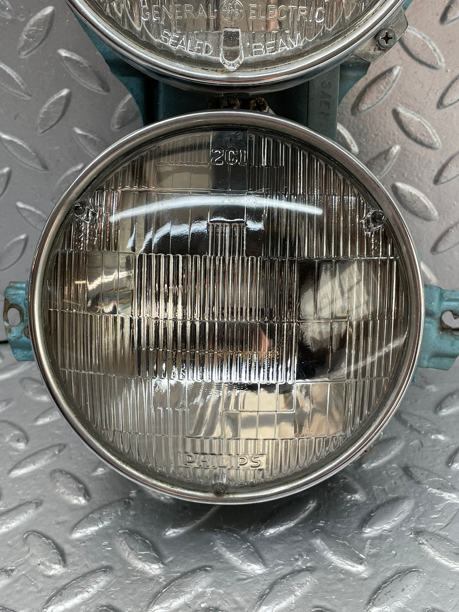 12656 Mercedes-Benz W111 220SE Headlight Left/Right 0302350007