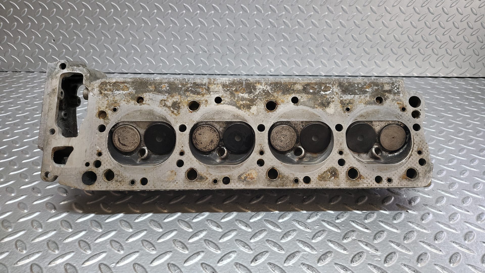 37171 Mercedes-Benz C126 420SEC Coupe Cylinder Head Right Side 1160163901