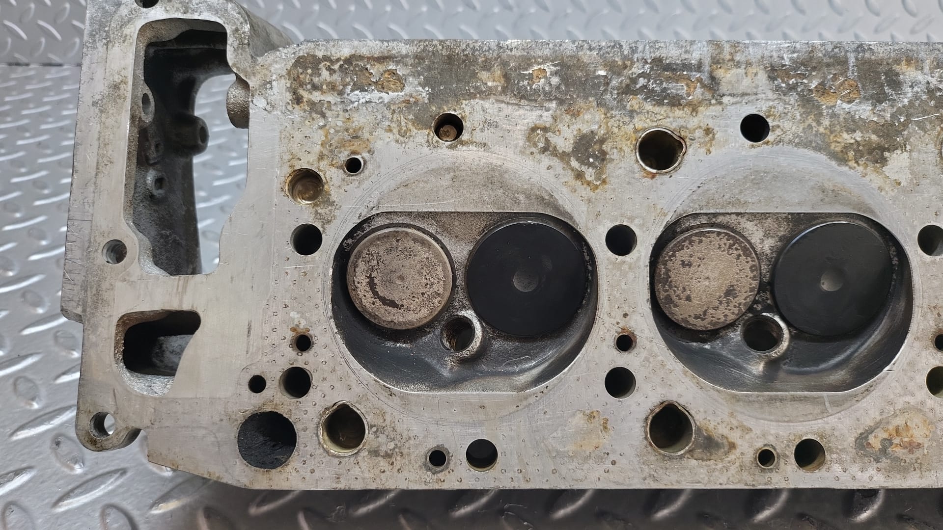 37171 Mercedes-Benz C126 420SEC Coupe Cylinder Head Right Side 1160163901